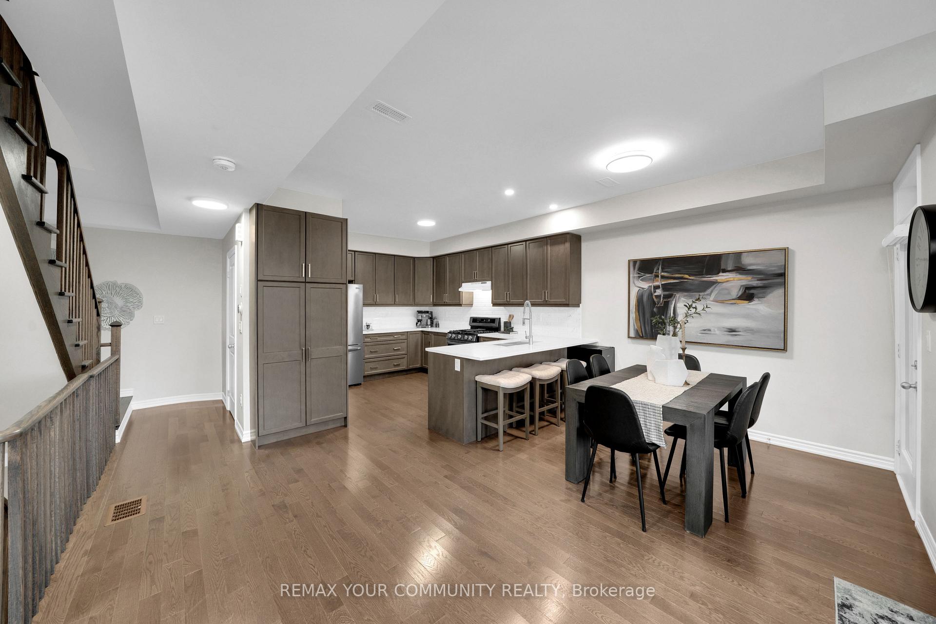 Photo 16 of 104 Holyrood Crescent, Vaughan, Kleinburg — HOMEH