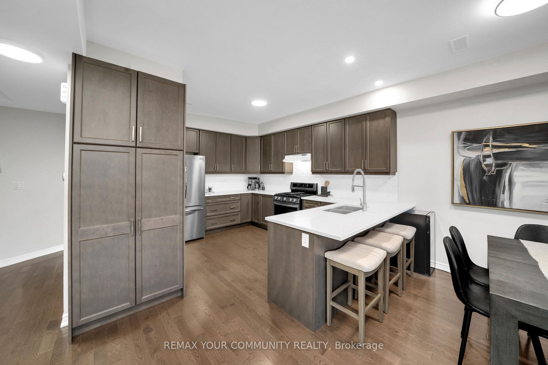 Photo 17 of 104 Holyrood Crescent, Vaughan, Kleinburg — HOMEH