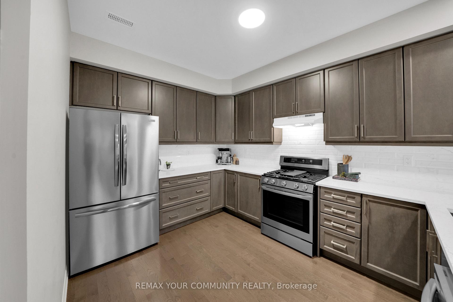 Photo 18 of 104 Holyrood Crescent, Vaughan, Kleinburg — HOMEH