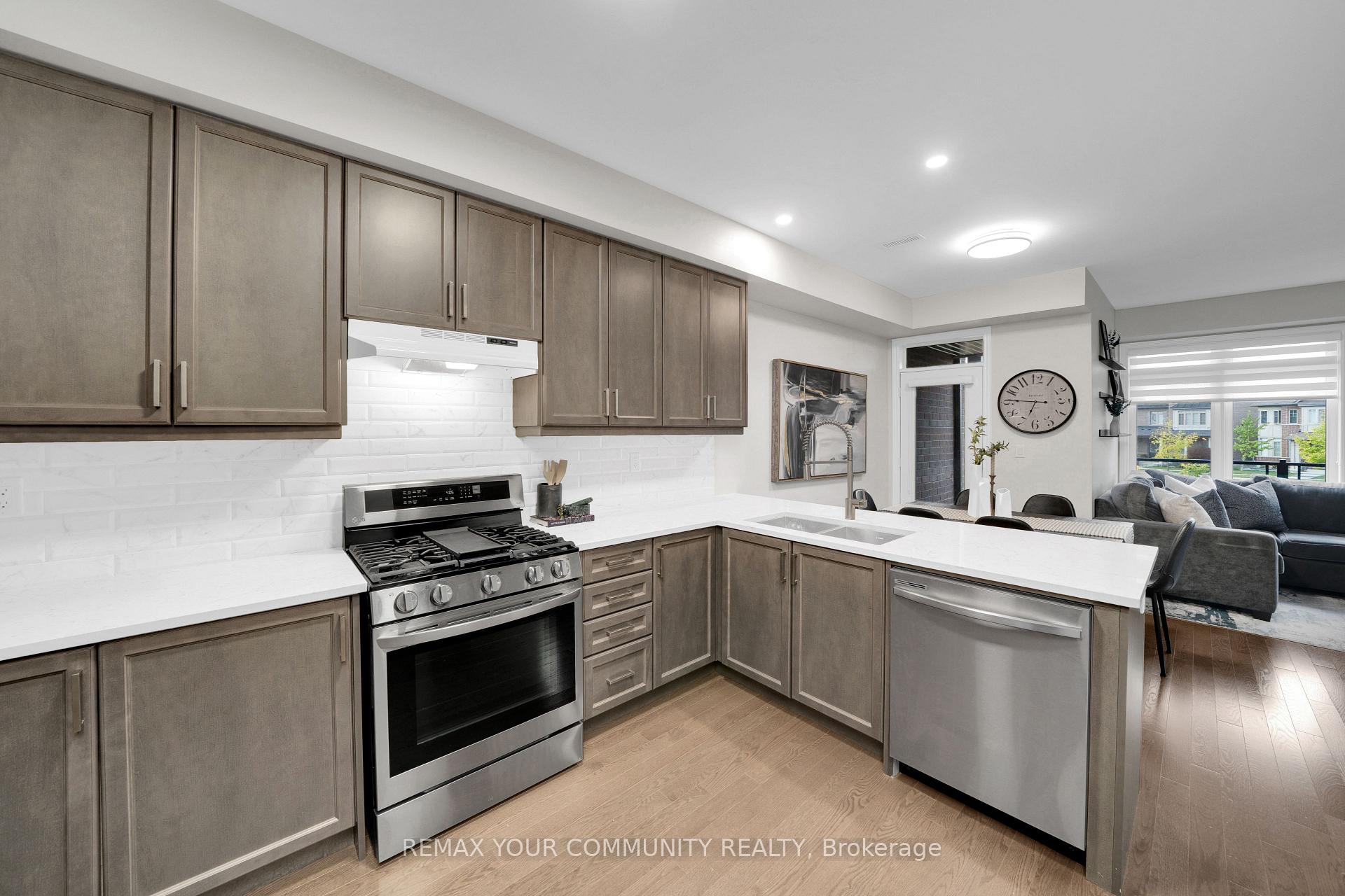 Photo 19 of 104 Holyrood Crescent, Vaughan, Kleinburg — HOMEH
