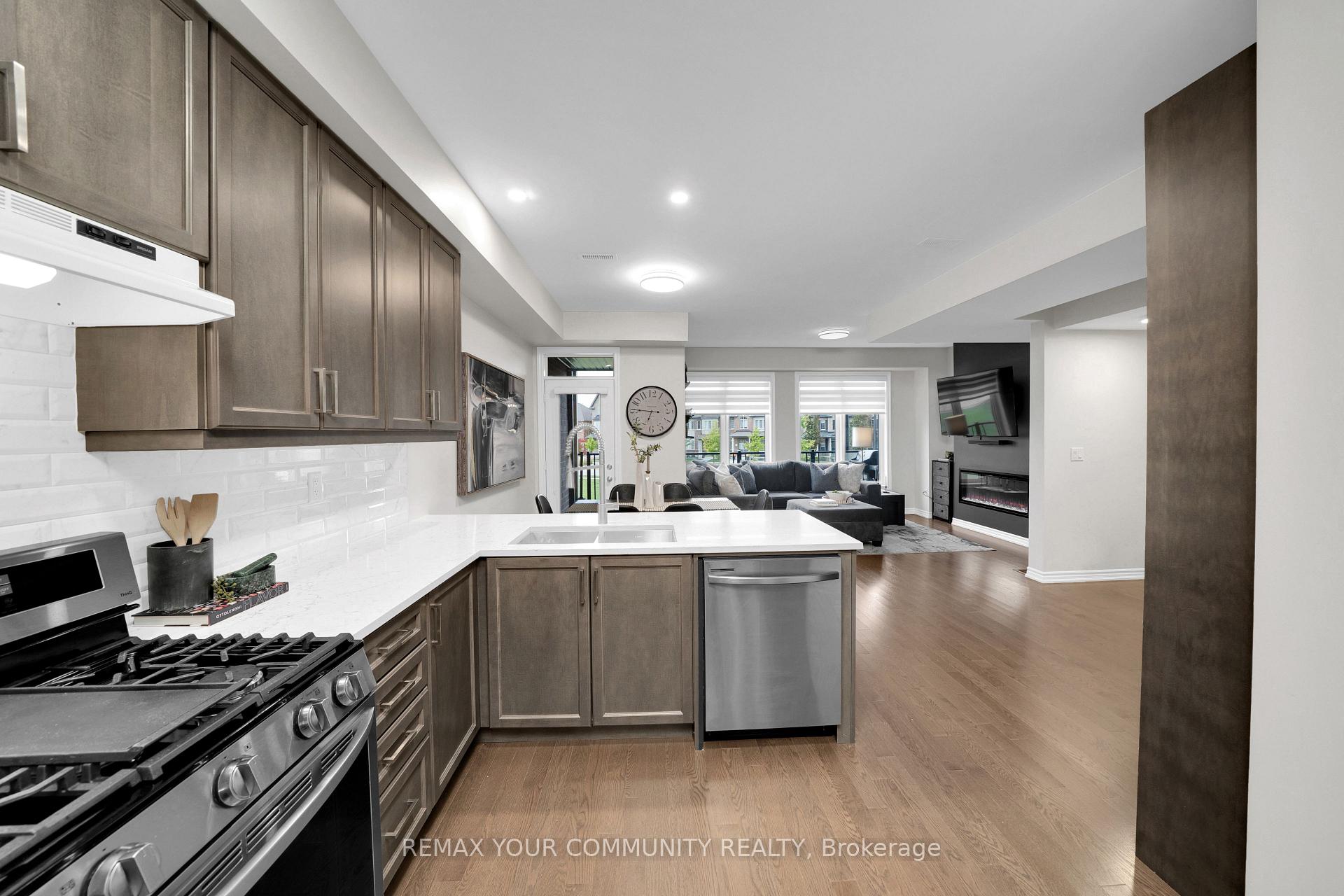 Photo 20 of 104 Holyrood Crescent, Vaughan, Kleinburg — HOMEH