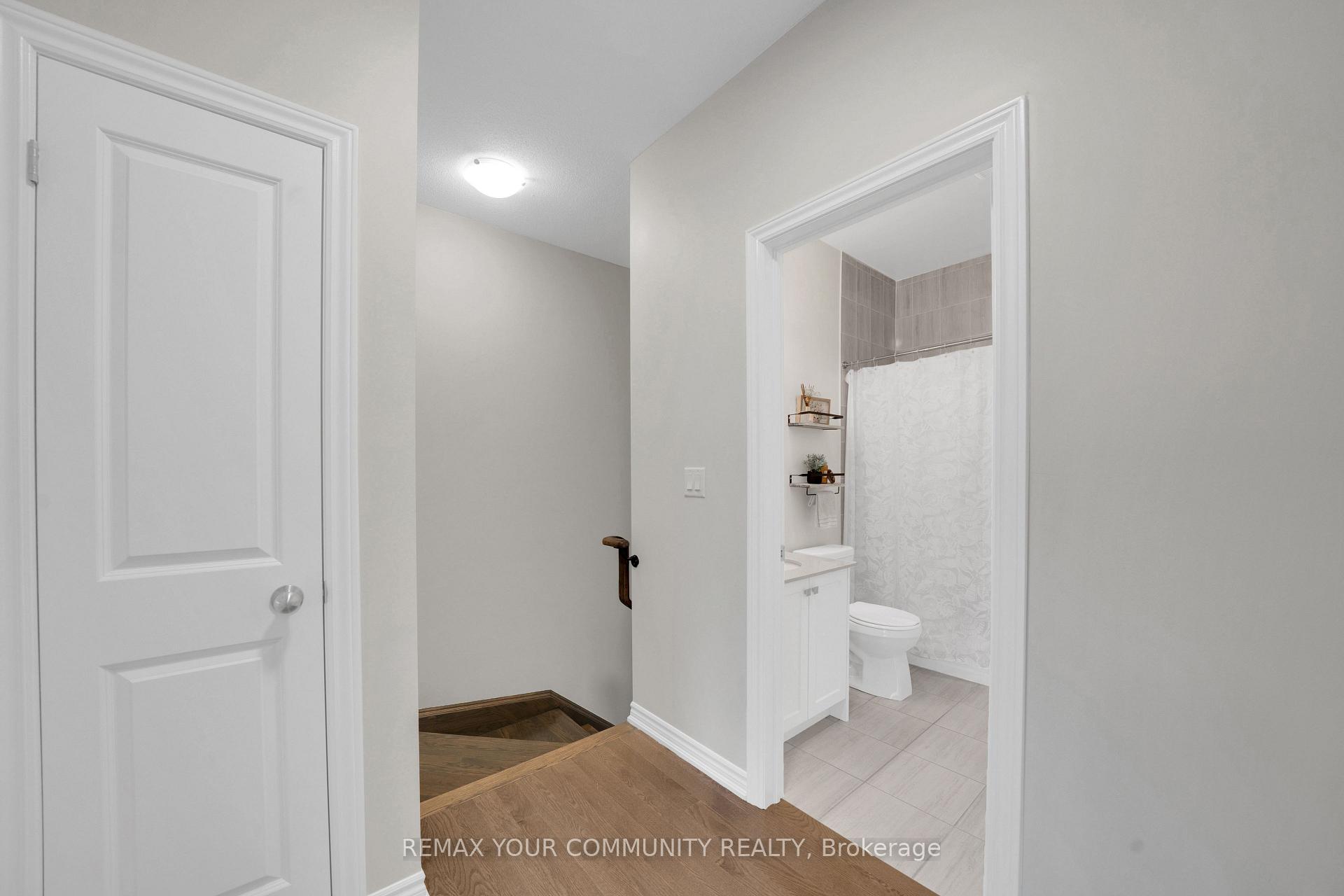 Photo 25 of 104 Holyrood Crescent, Vaughan, Kleinburg — HOMEH
