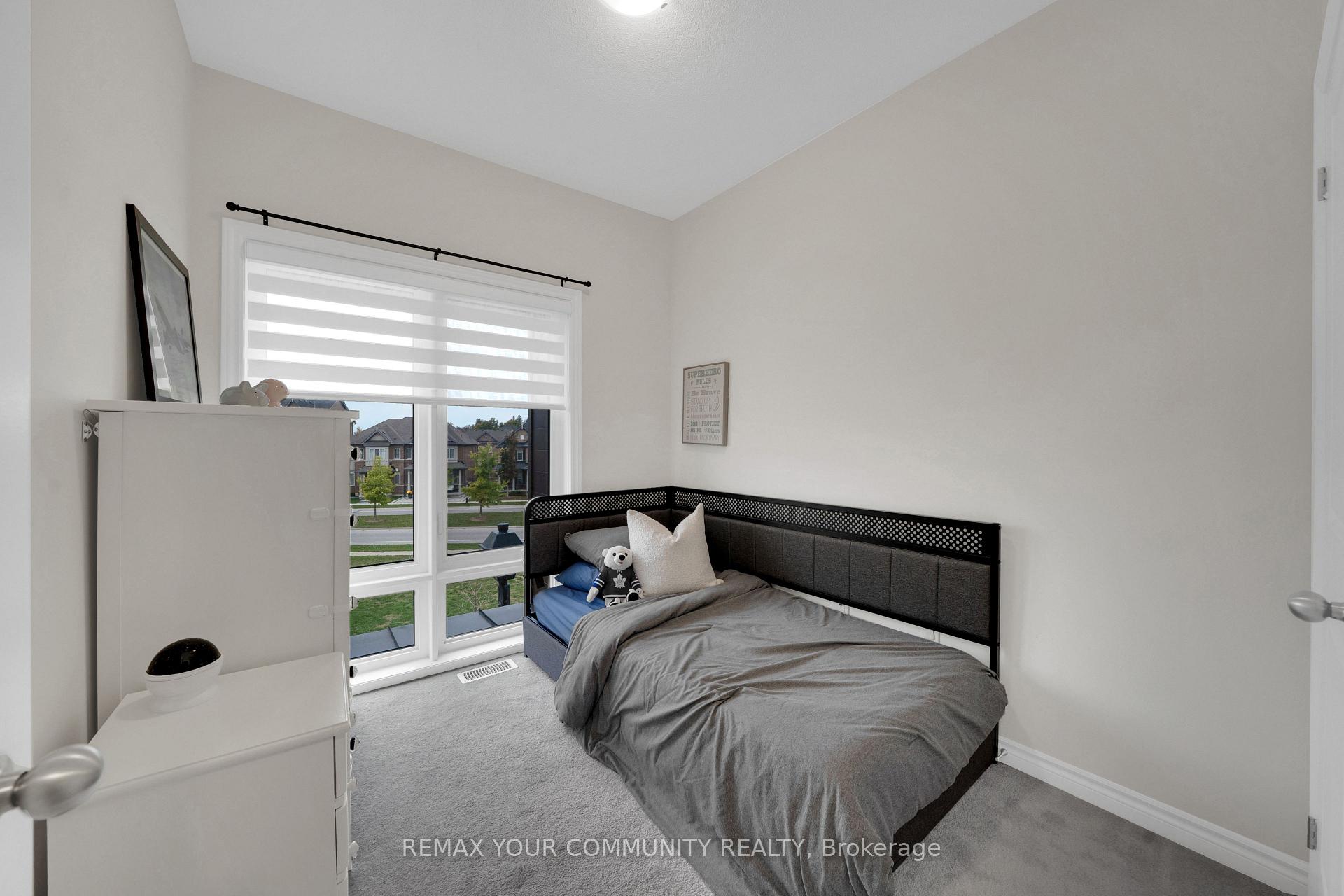 Photo 32 of 104 Holyrood Crescent, Vaughan, Kleinburg — HOMEH