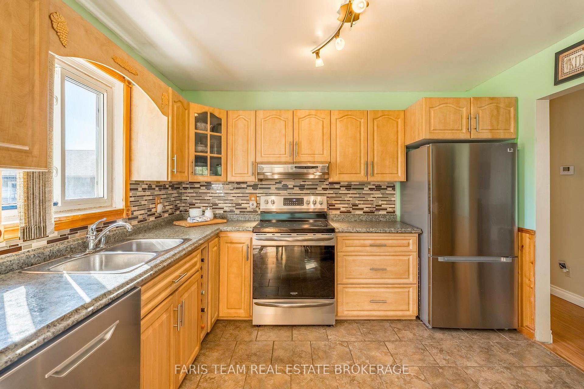 Photo 6 of 163 Shannon Street, Orillia — HOMEH