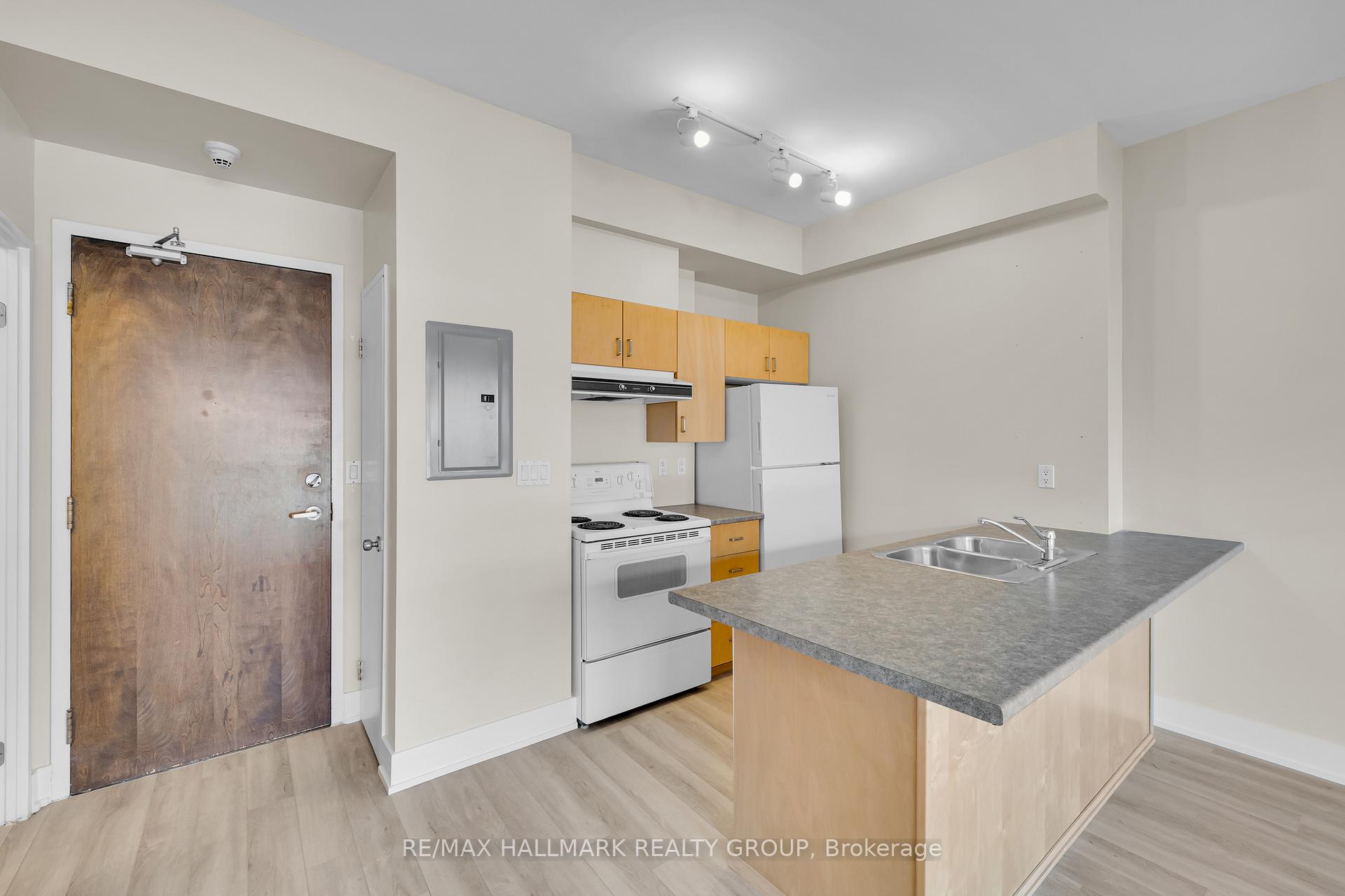 Photo 3 of Unit 210, 180 York Street, Ottawa, Lower Town/Byward Market — HOMEH