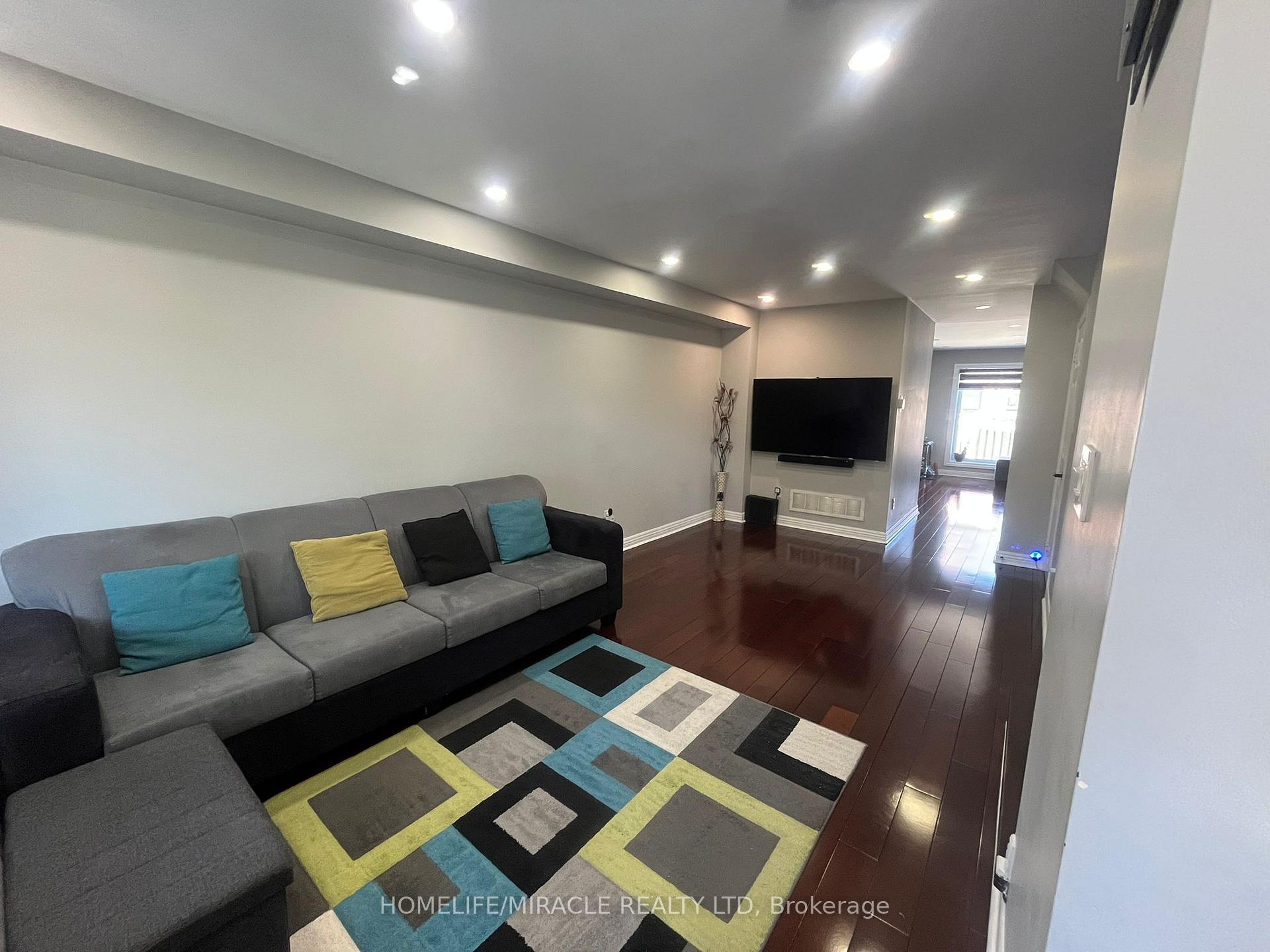 Photo 2 of 29 Hummingbird Drive, Scarborough, Rouge — HOMEH