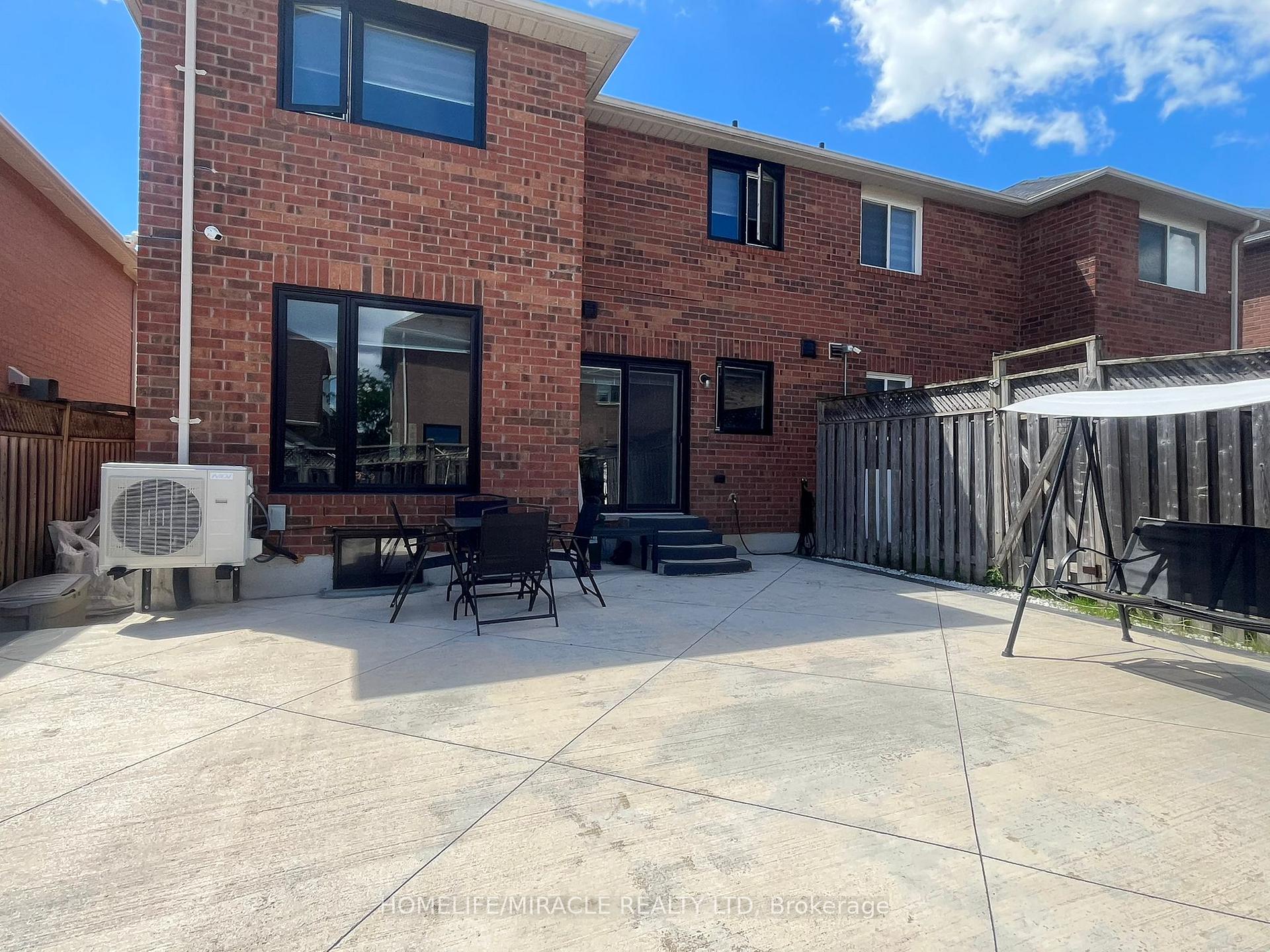 Photo 14 of 29 Hummingbird Drive, Scarborough, Rouge — HOMEH