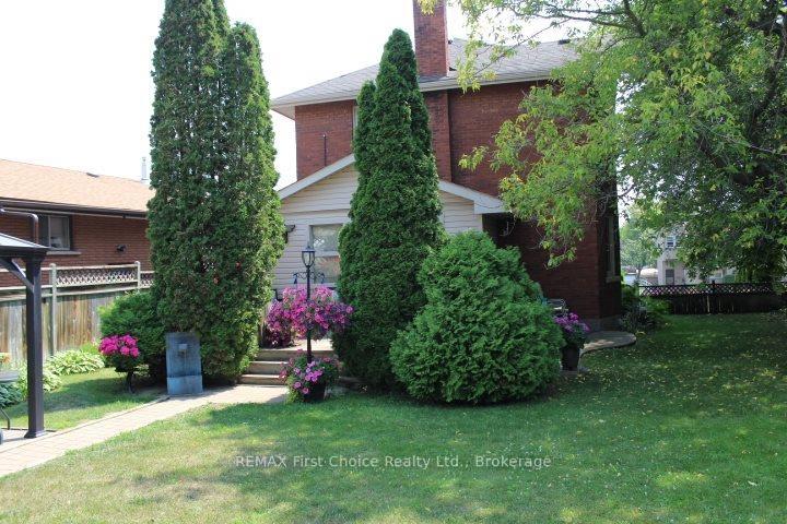 Photo 2 of 310 Algoma Street N, Thunder Bay, Shuniah — HOMEH