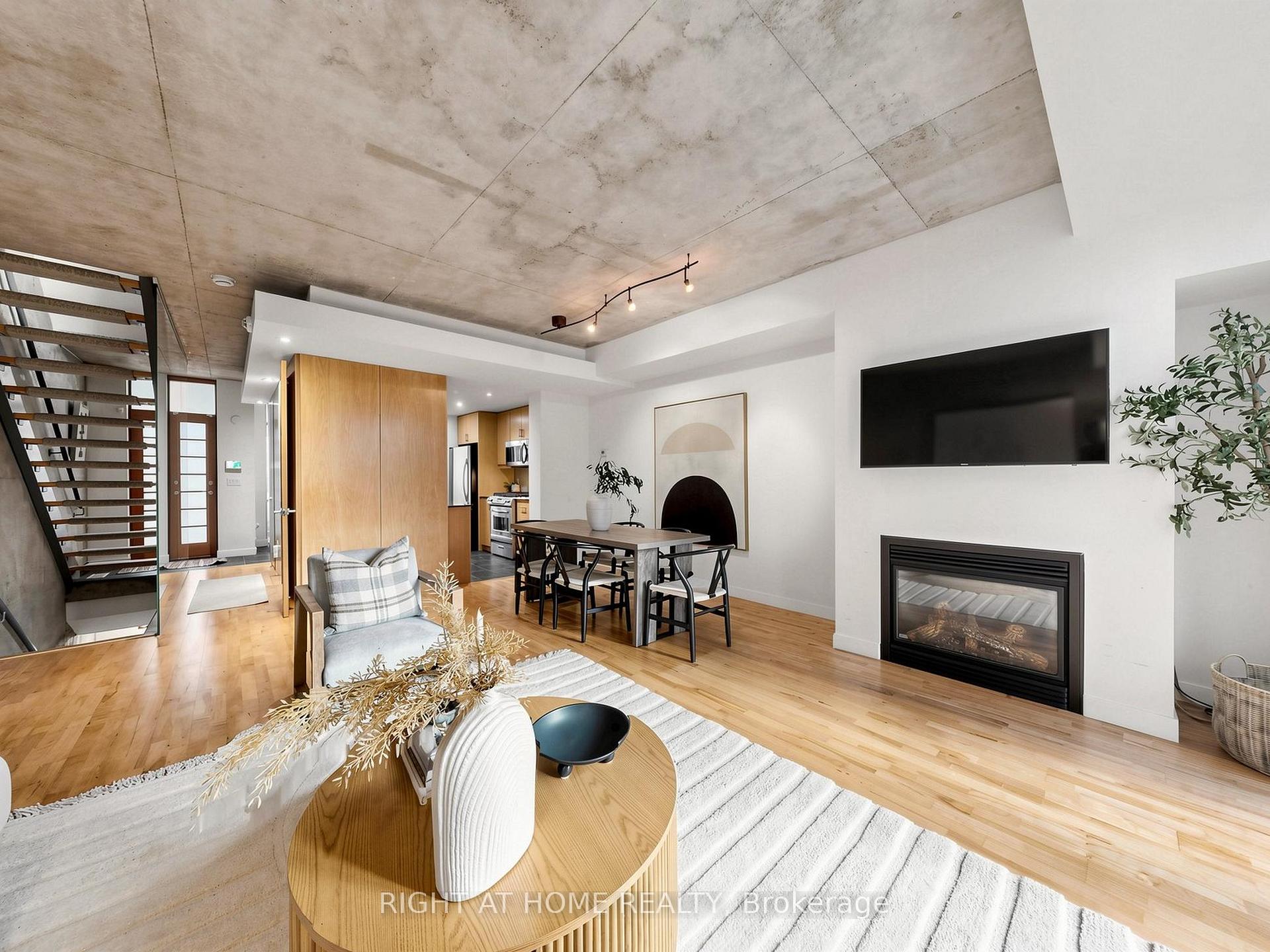 Photo 6 of Unit 4, 295 Mutual Street, Toronto, Church-Yonge Corridor — HOMEH