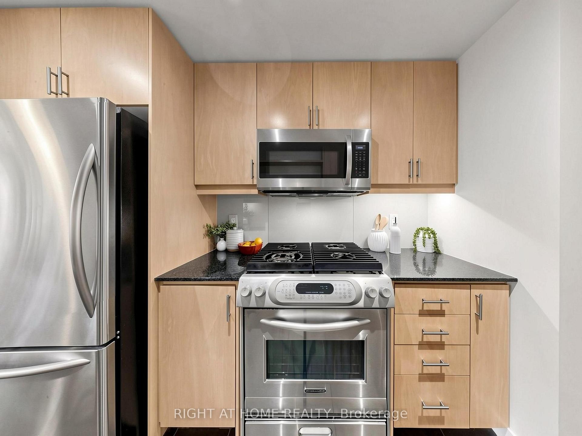 Photo 17 of Unit 4, 295 Mutual Street, Toronto, Church-Yonge Corridor — HOMEH