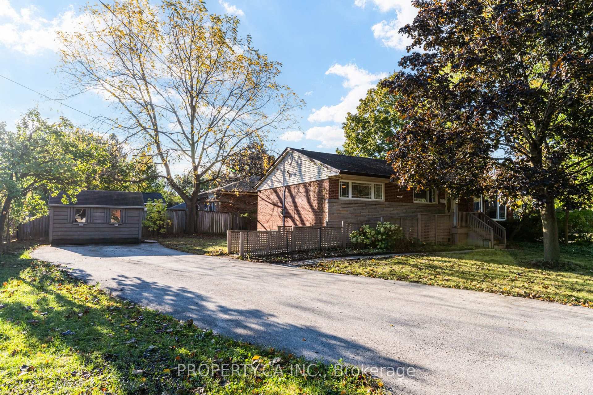 Photo 1 of 2302 Redfern Drive, Burlington, Brant — HOMEH