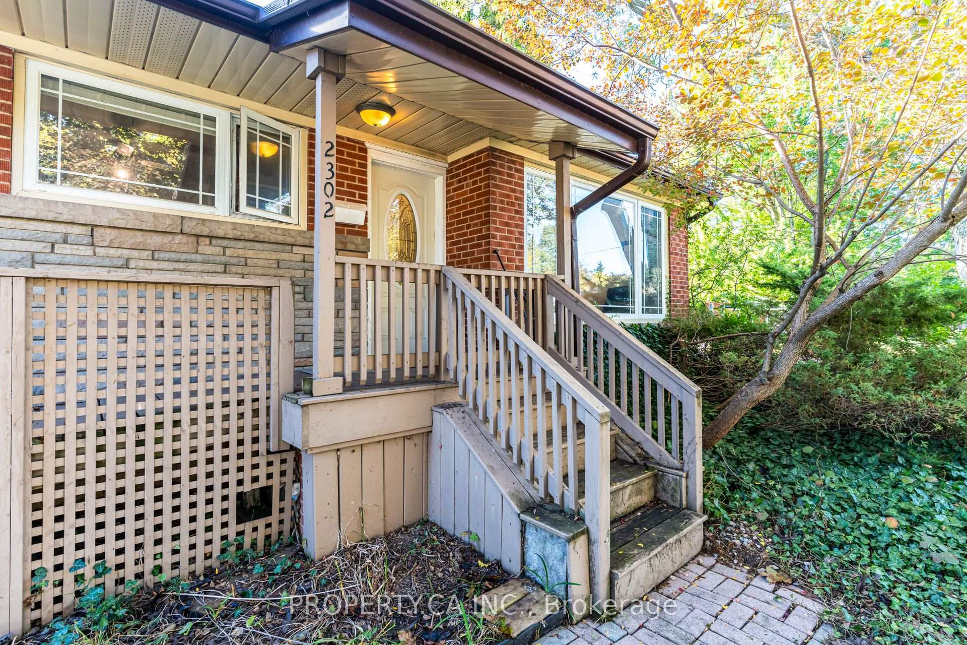 Photo 4 of 2302 Redfern Drive, Burlington, Brant — HOMEH