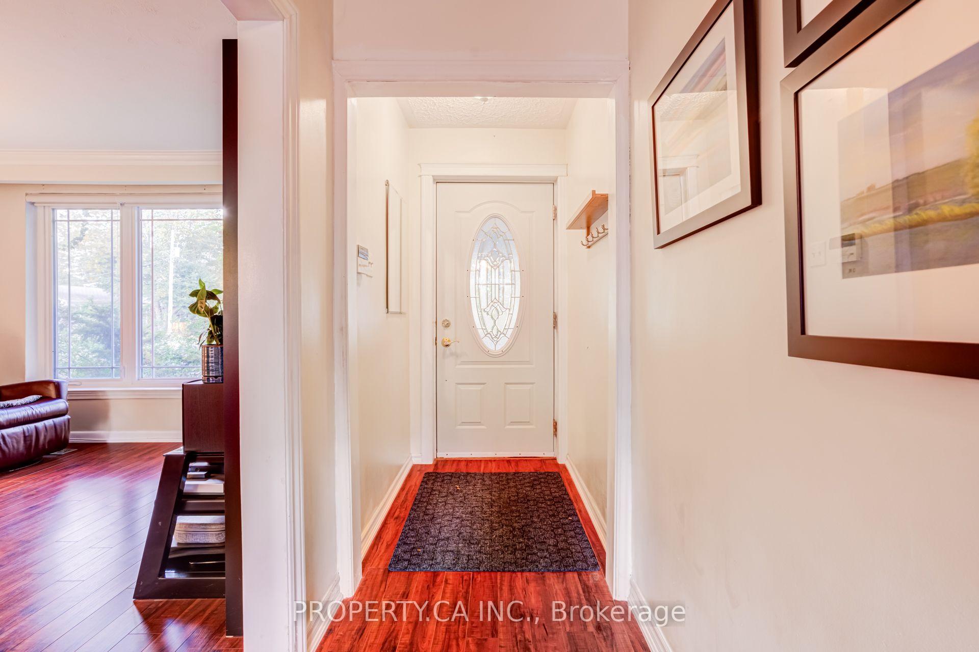 Photo 5 of 2302 Redfern Drive, Burlington, Brant — HOMEH
