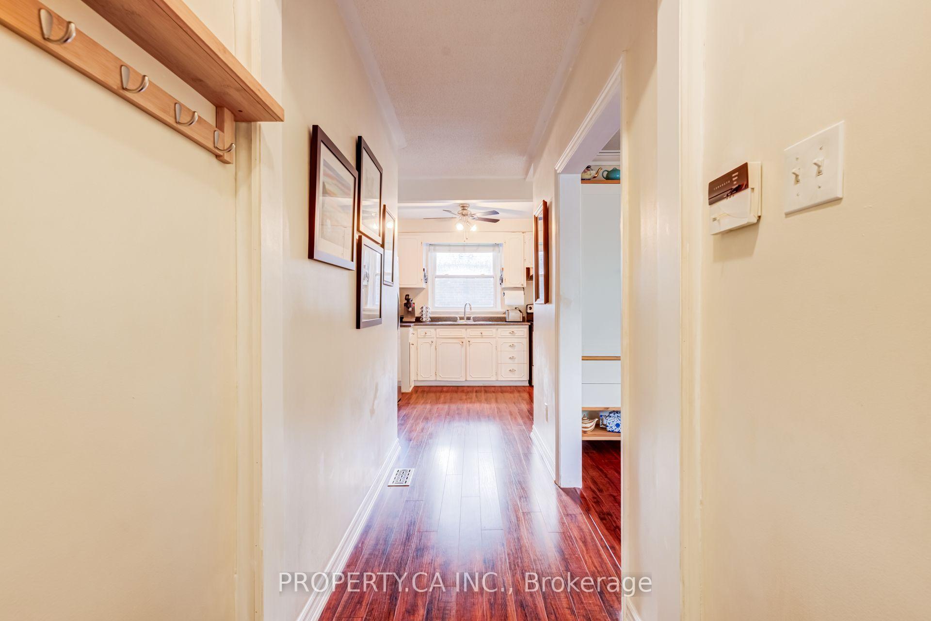 Photo 6 of 2302 Redfern Drive, Burlington, Brant — HOMEH