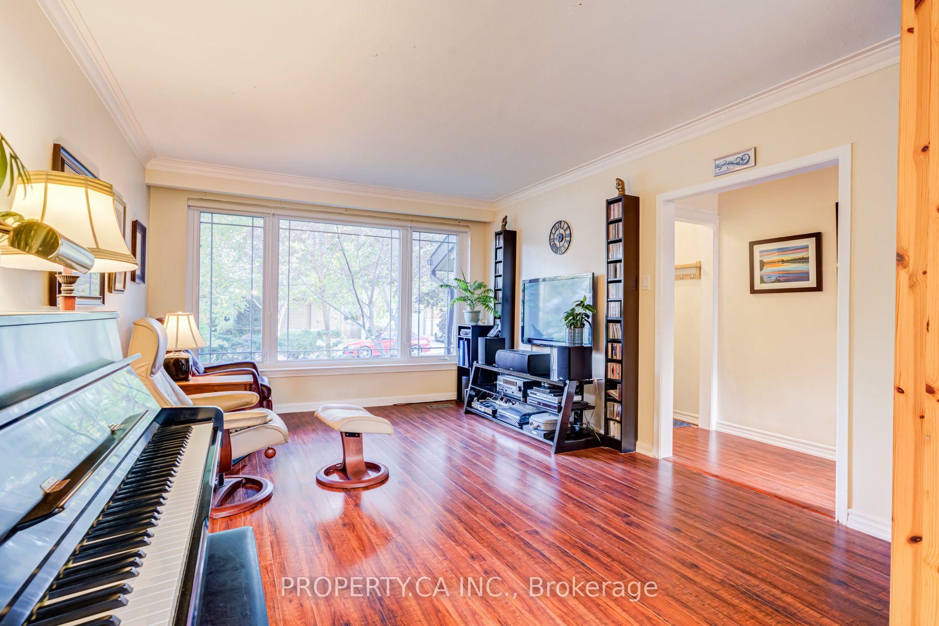 Photo 7 of 2302 Redfern Drive, Burlington, Brant — HOMEH