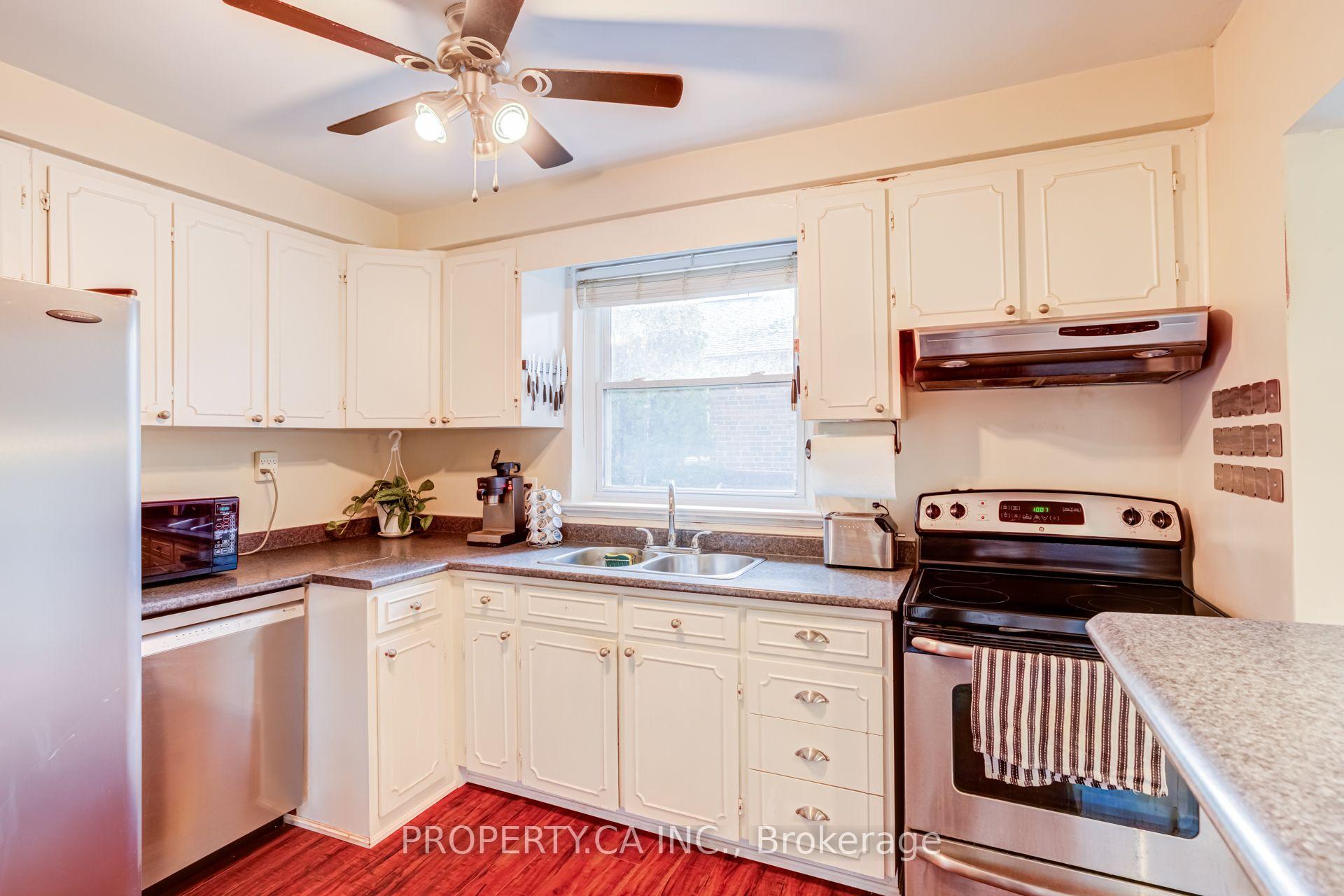 Photo 13 of 2302 Redfern Drive, Burlington, Brant — HOMEH