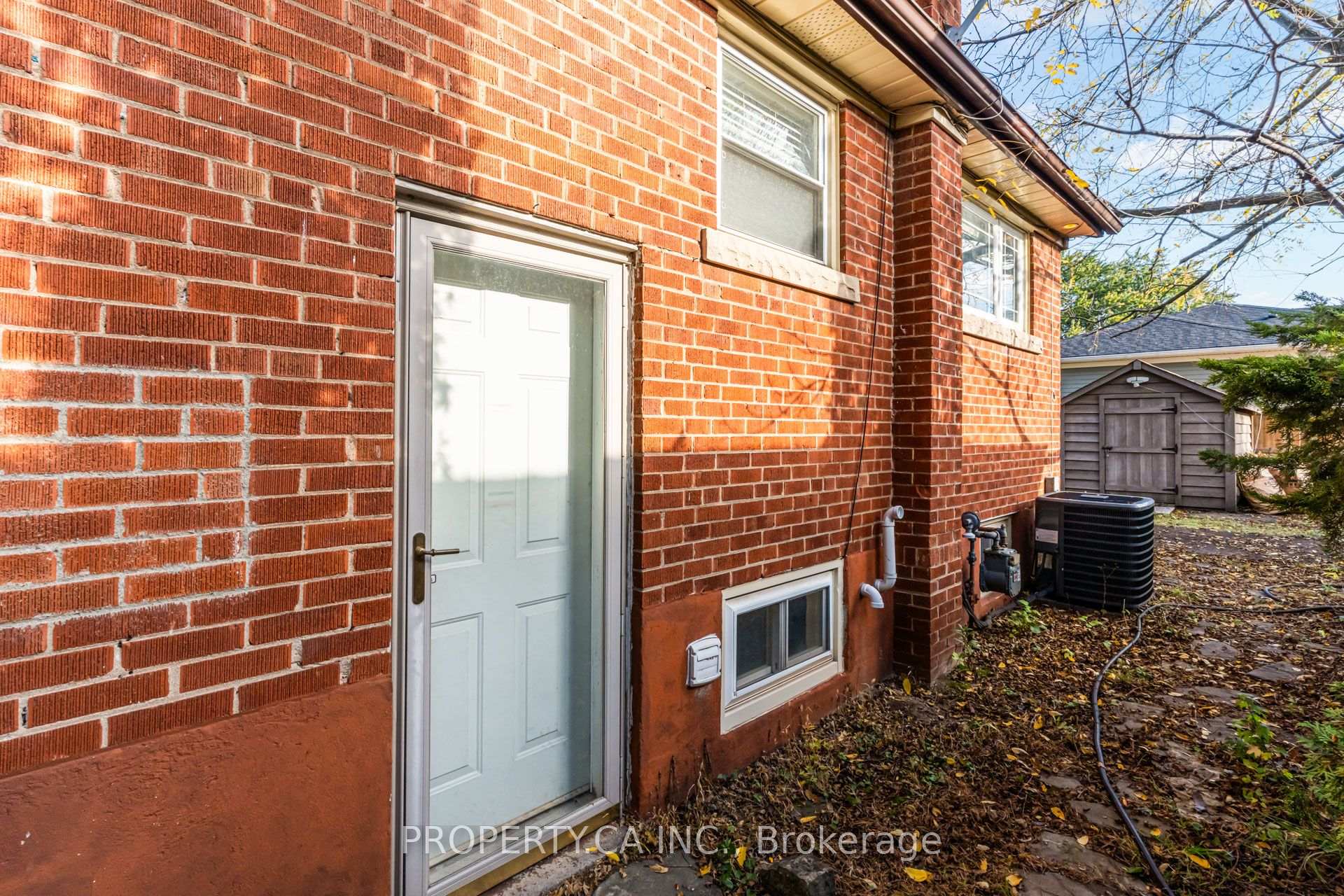 Photo 27 of 2302 Redfern Drive, Burlington, Brant — HOMEH