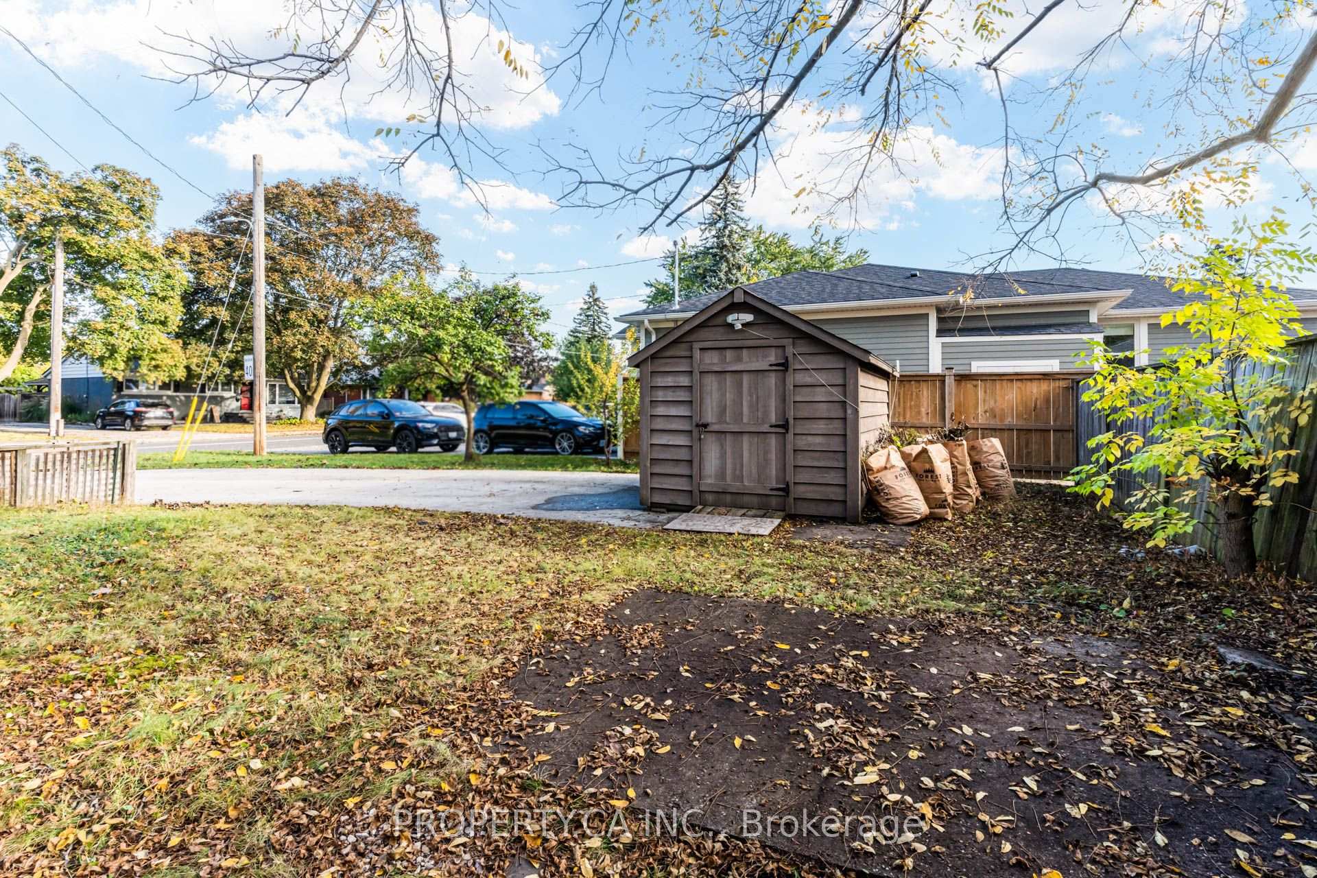 Photo 28 of 2302 Redfern Drive, Burlington, Brant — HOMEH