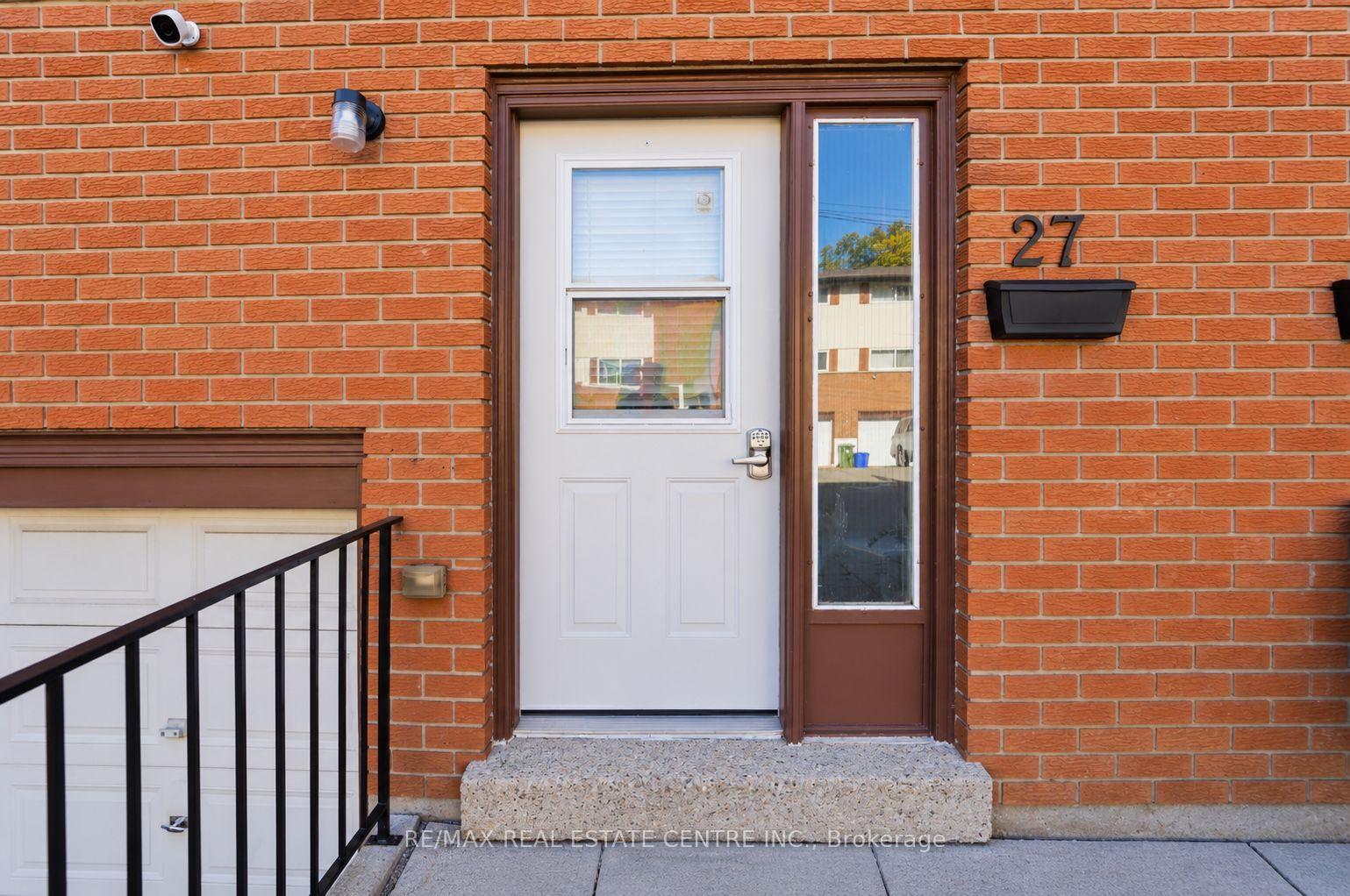 Photo 3 of 27 Woodman Drive N, Hamilton, Kentley — HOMEH