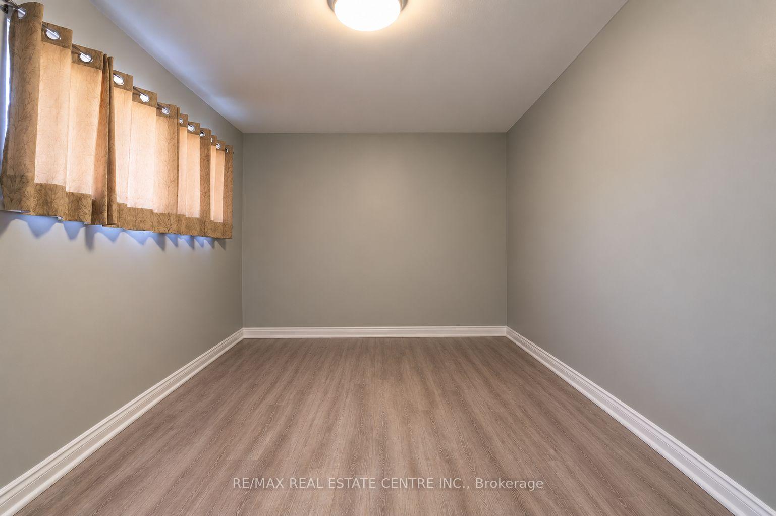 Photo 23 of 27 Woodman Drive N, Hamilton, Kentley — HOMEH