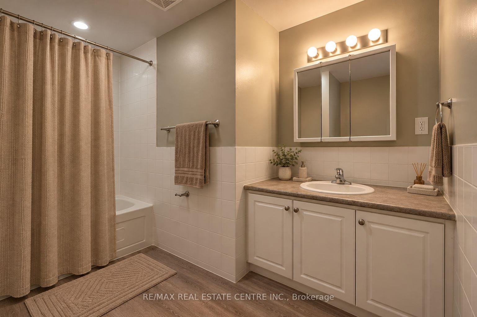 Photo 26 of 27 Woodman Drive N, Hamilton, Kentley — HOMEH