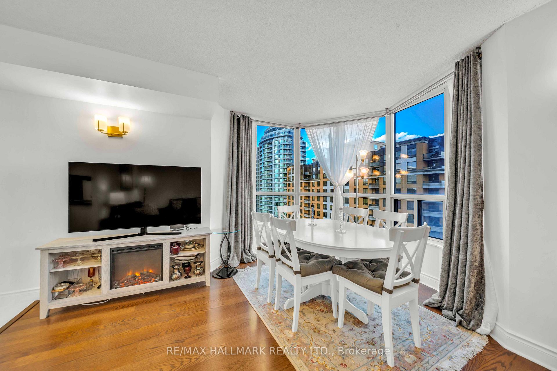 Photo 9 of Unit 1812, 10 Northtown Way, North York, Willowdale East — HOMEH