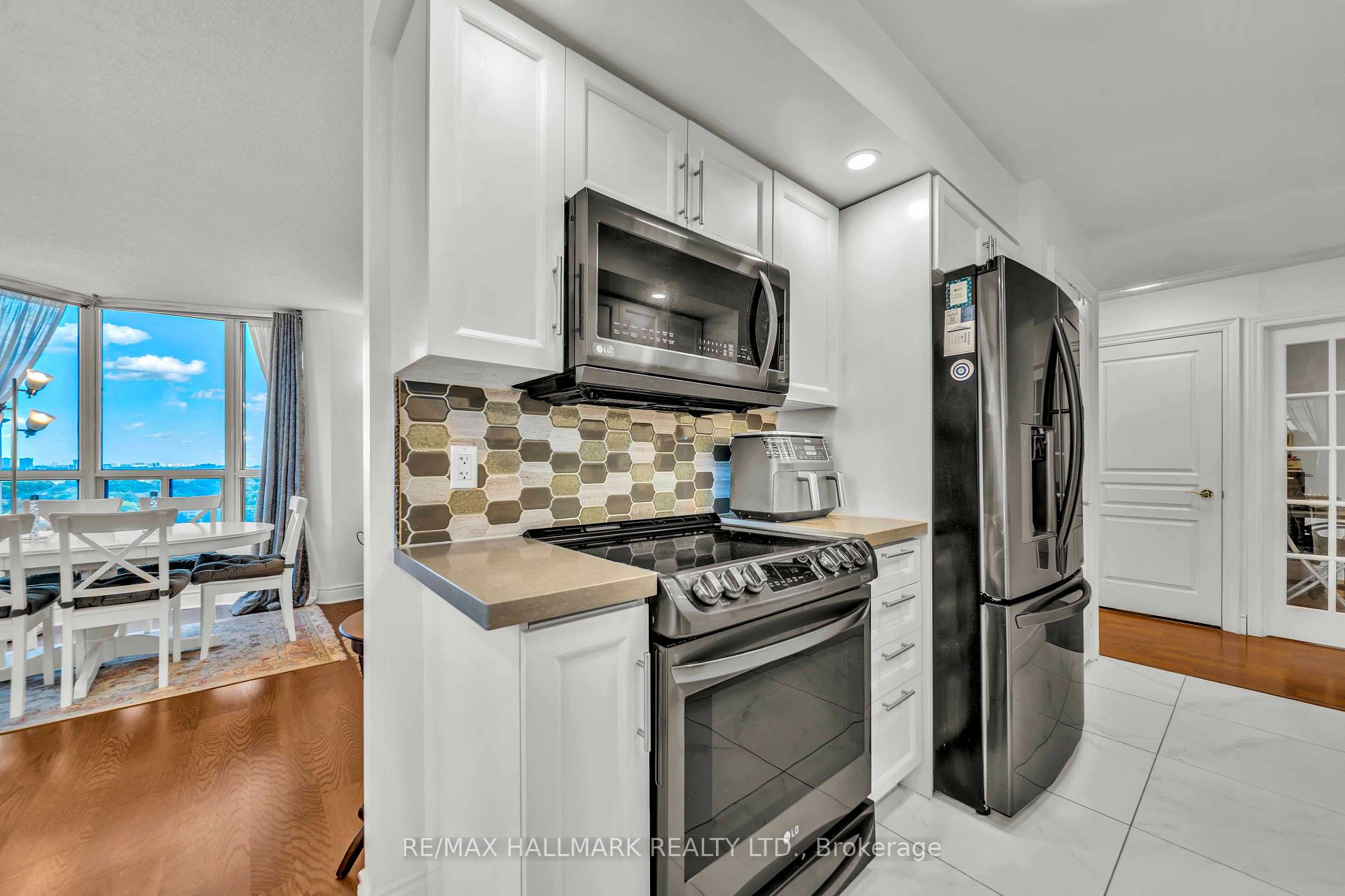 Photo 10 of Unit 1812, 10 Northtown Way, North York, Willowdale East — HOMEH