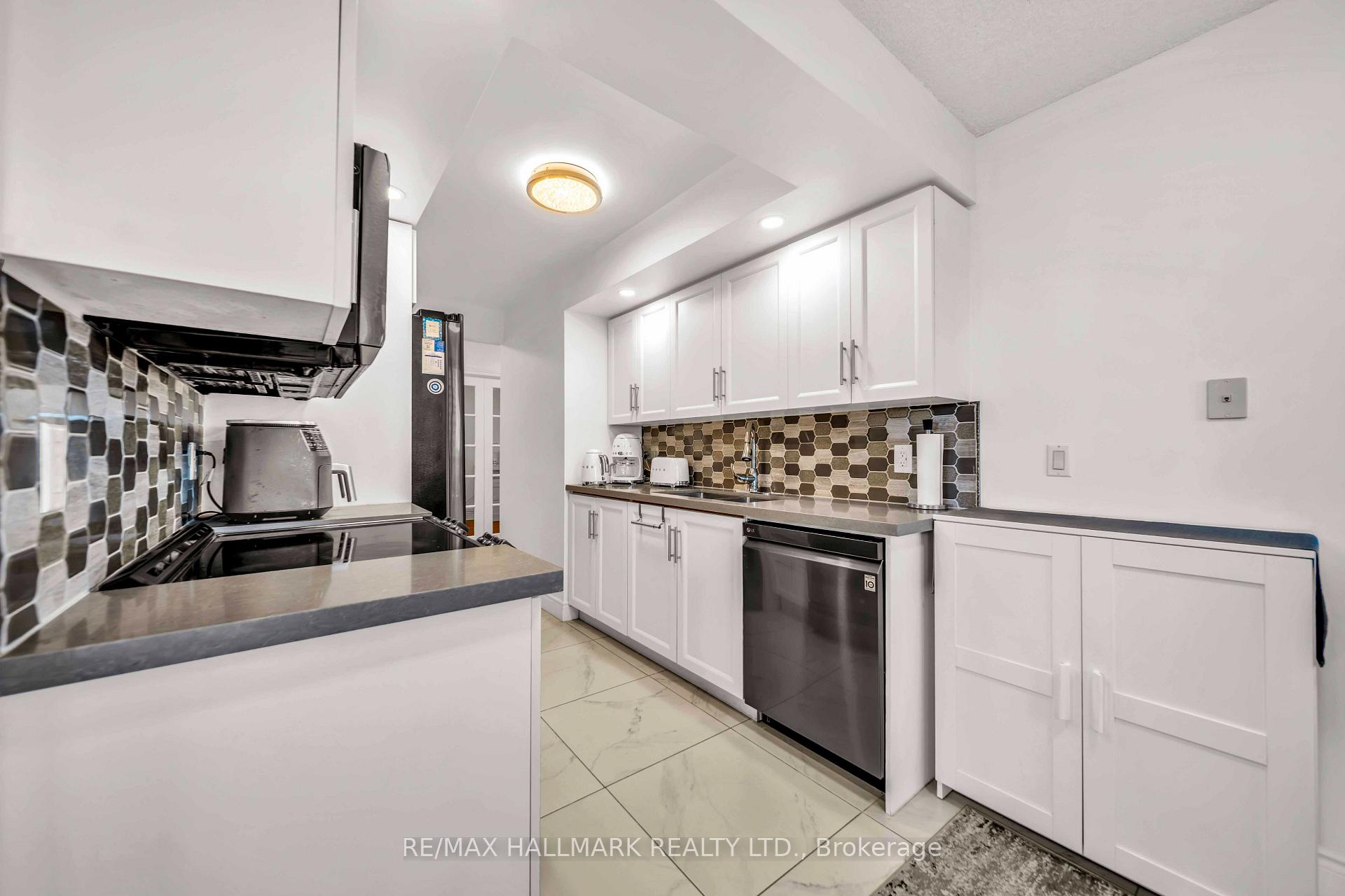 Photo 11 of Unit 1812, 10 Northtown Way, North York, Willowdale East — HOMEH