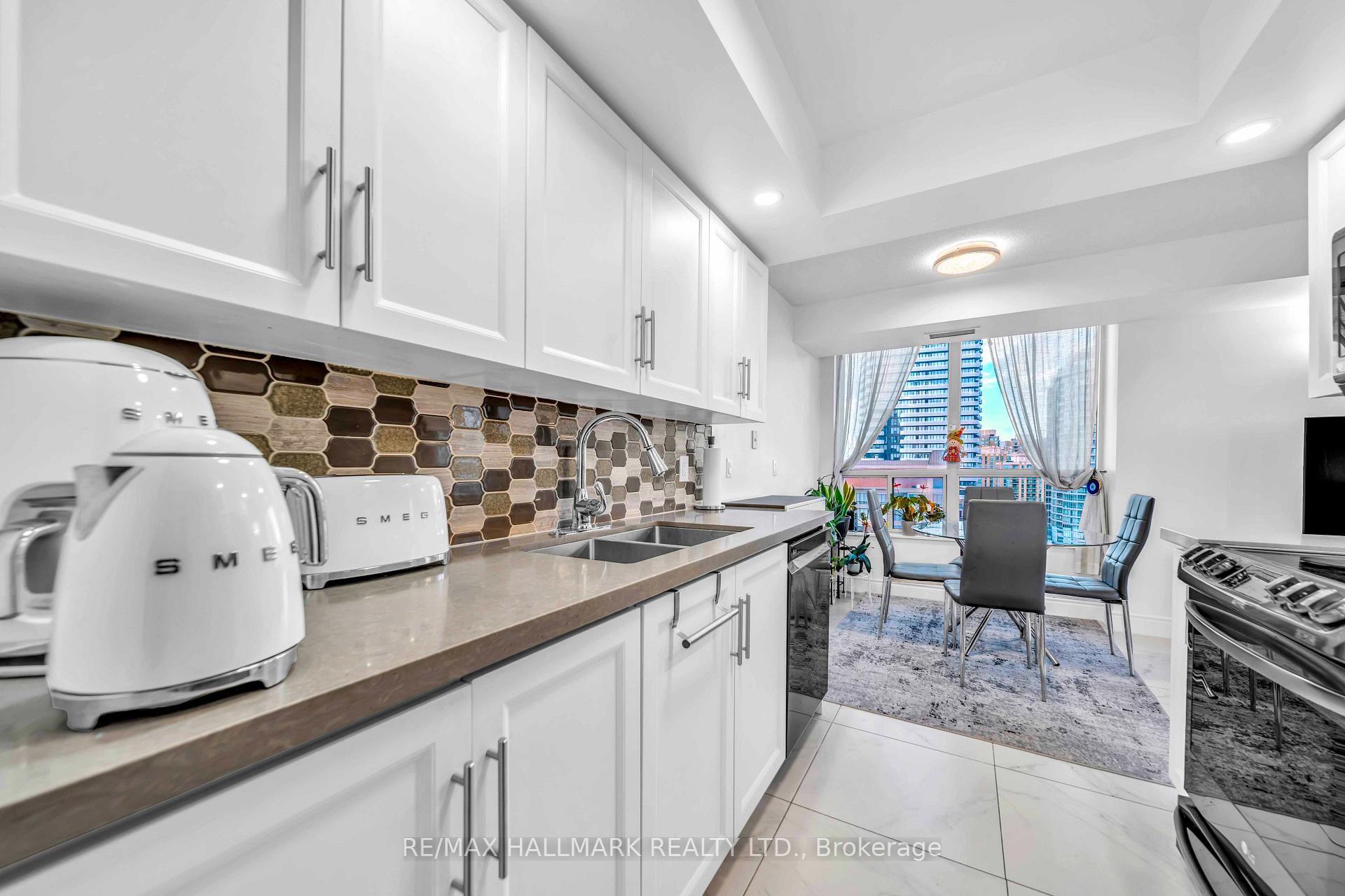 Photo 12 of Unit 1812, 10 Northtown Way, North York, Willowdale East — HOMEH