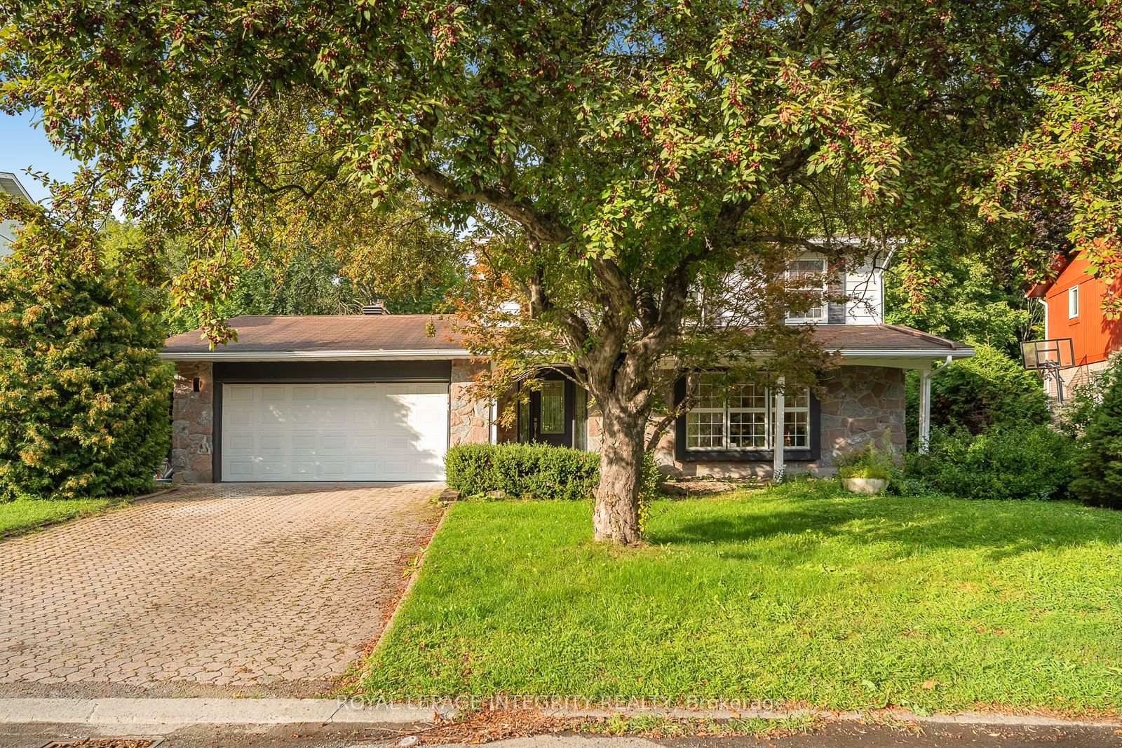Photo 2 of 731 Ludgate Court, Ottawa, Beaconwood — HOMEH