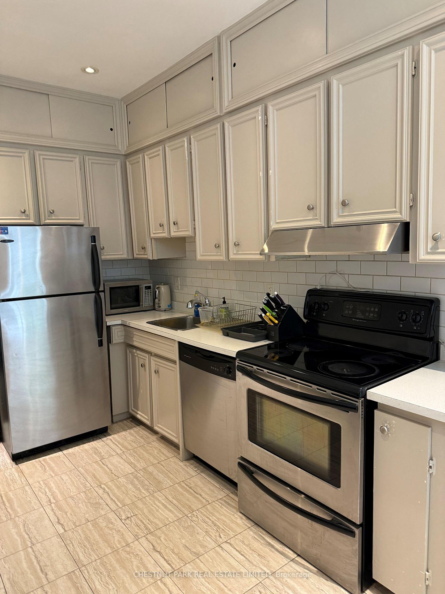 Photo 3 of 23 Bishop Street, Toronto, The Annex — HOMEH
