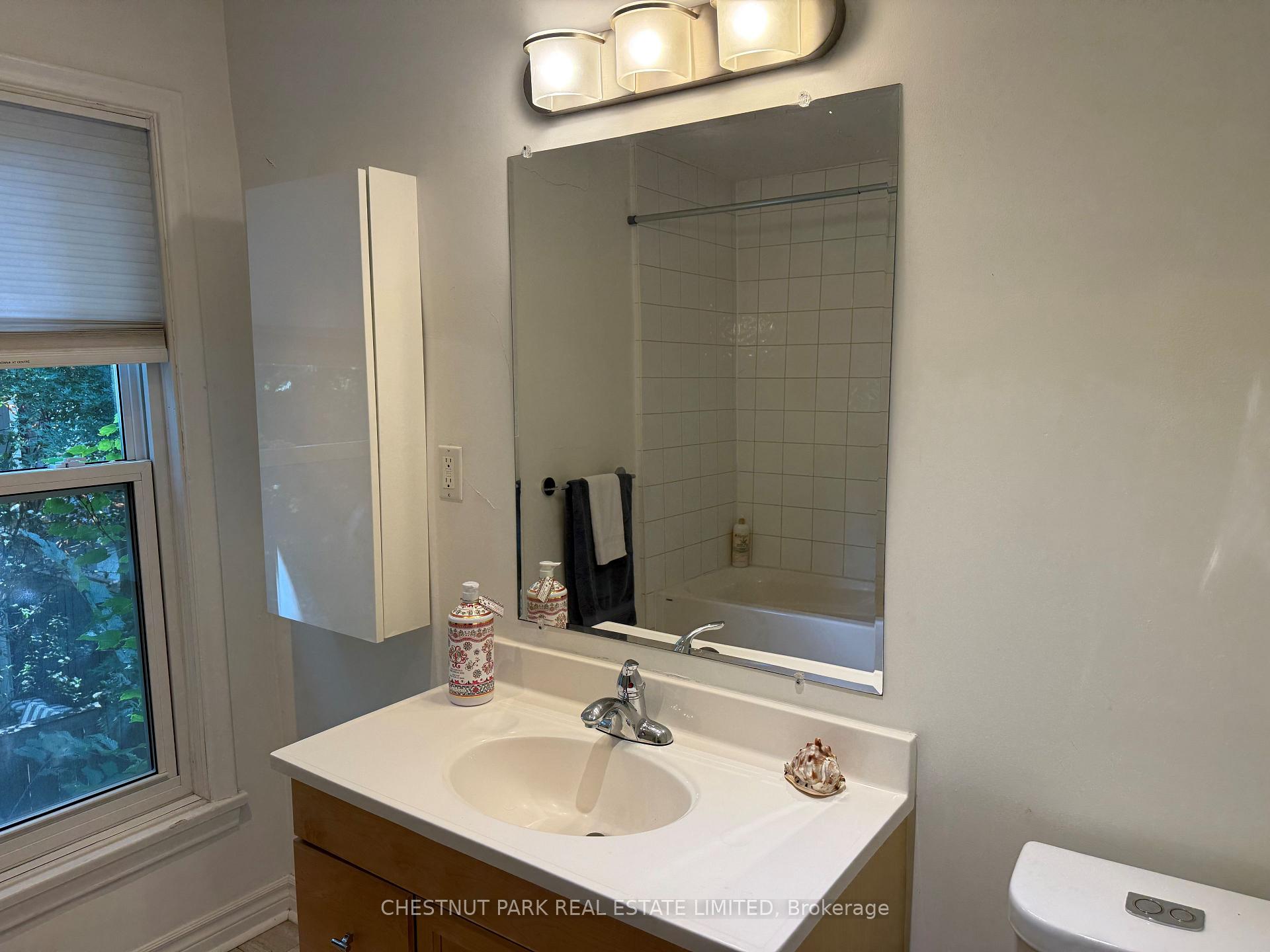 Photo 12 of 23 Bishop Street, Toronto, The Annex — HOMEH