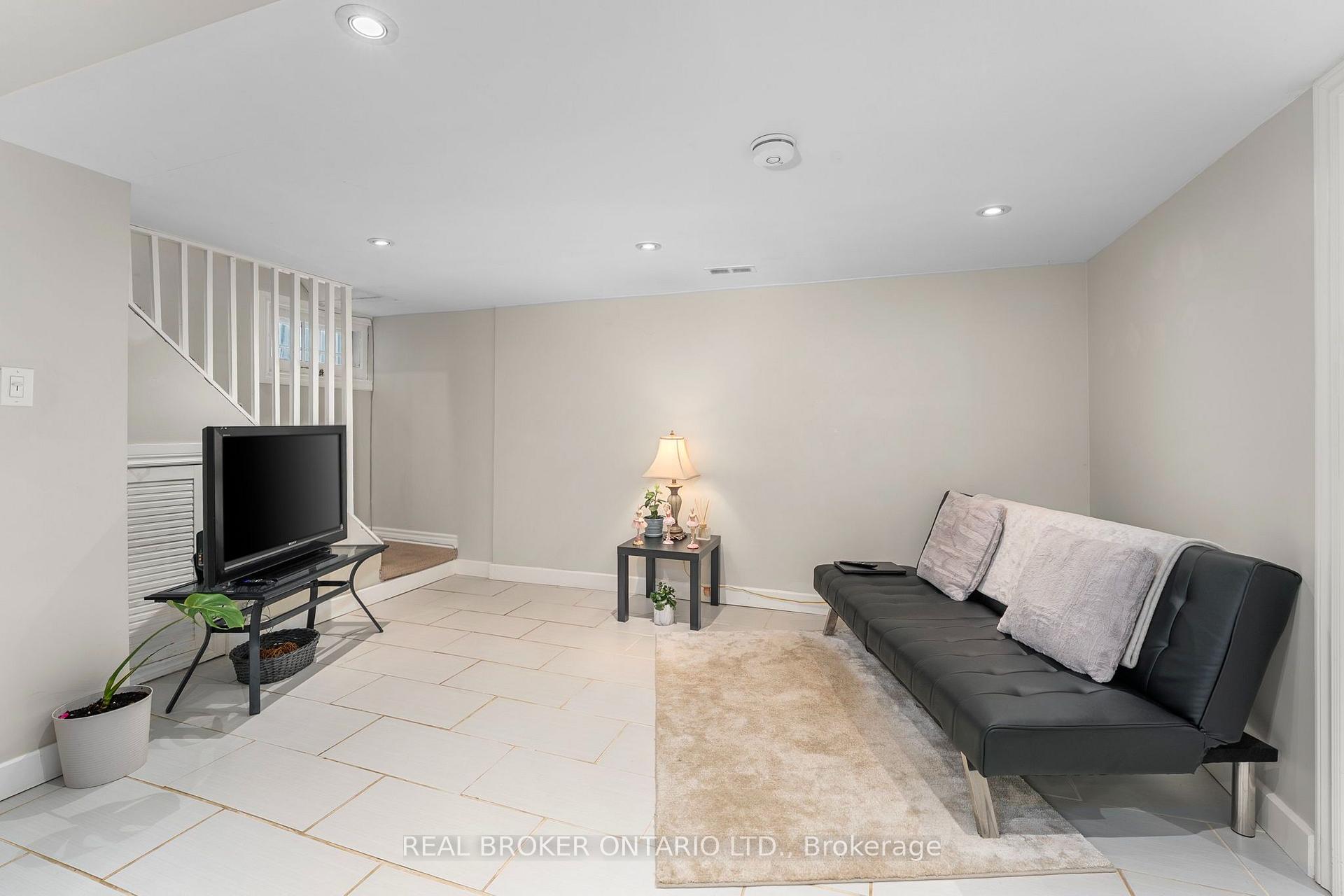 Photo 4 of Unit Bsmt, 77 Wellington Street E, Barrie, Codrington — HOMEH