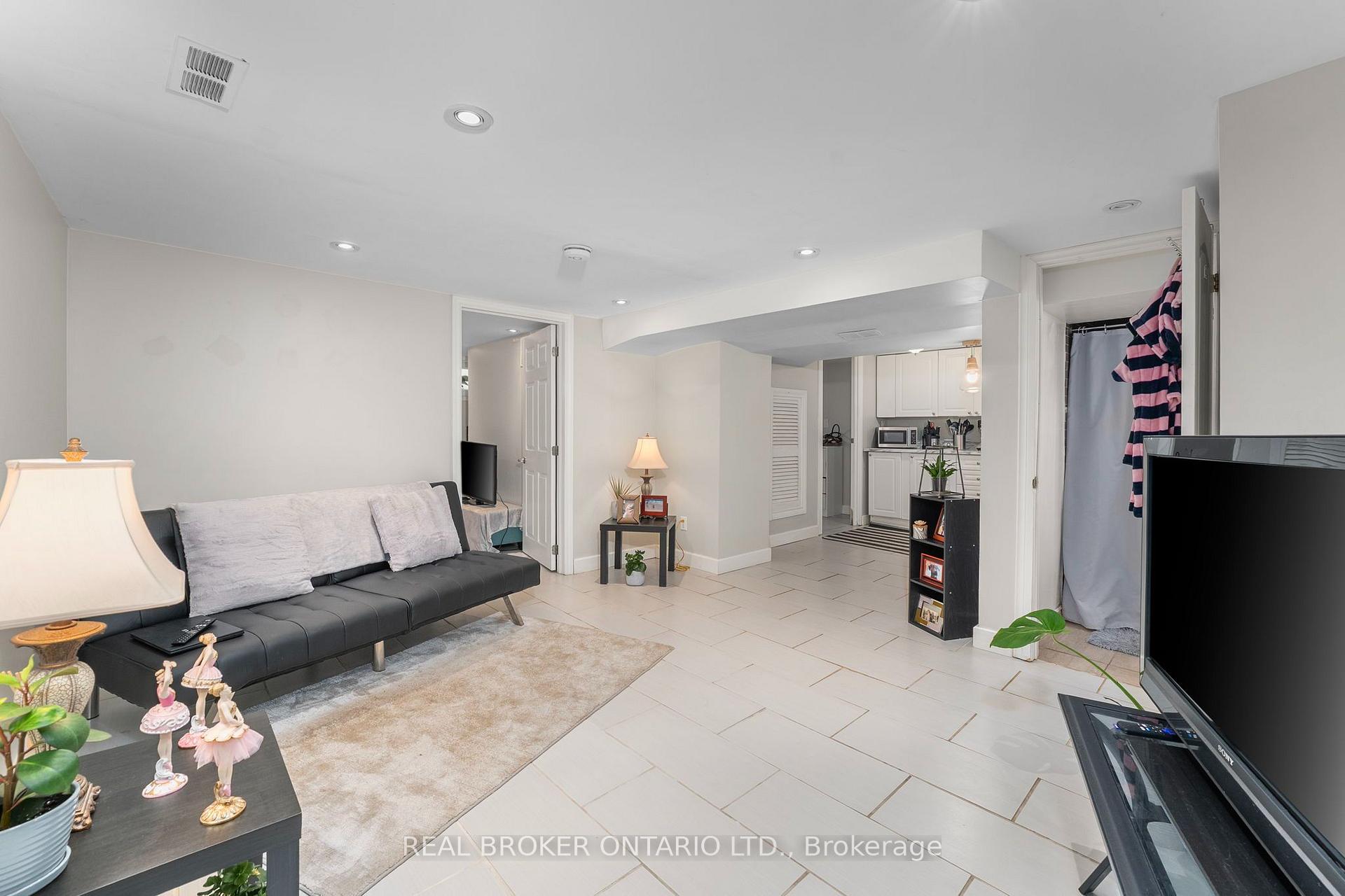 Photo 5 of Unit Bsmt, 77 Wellington Street E, Barrie, Codrington — HOMEH