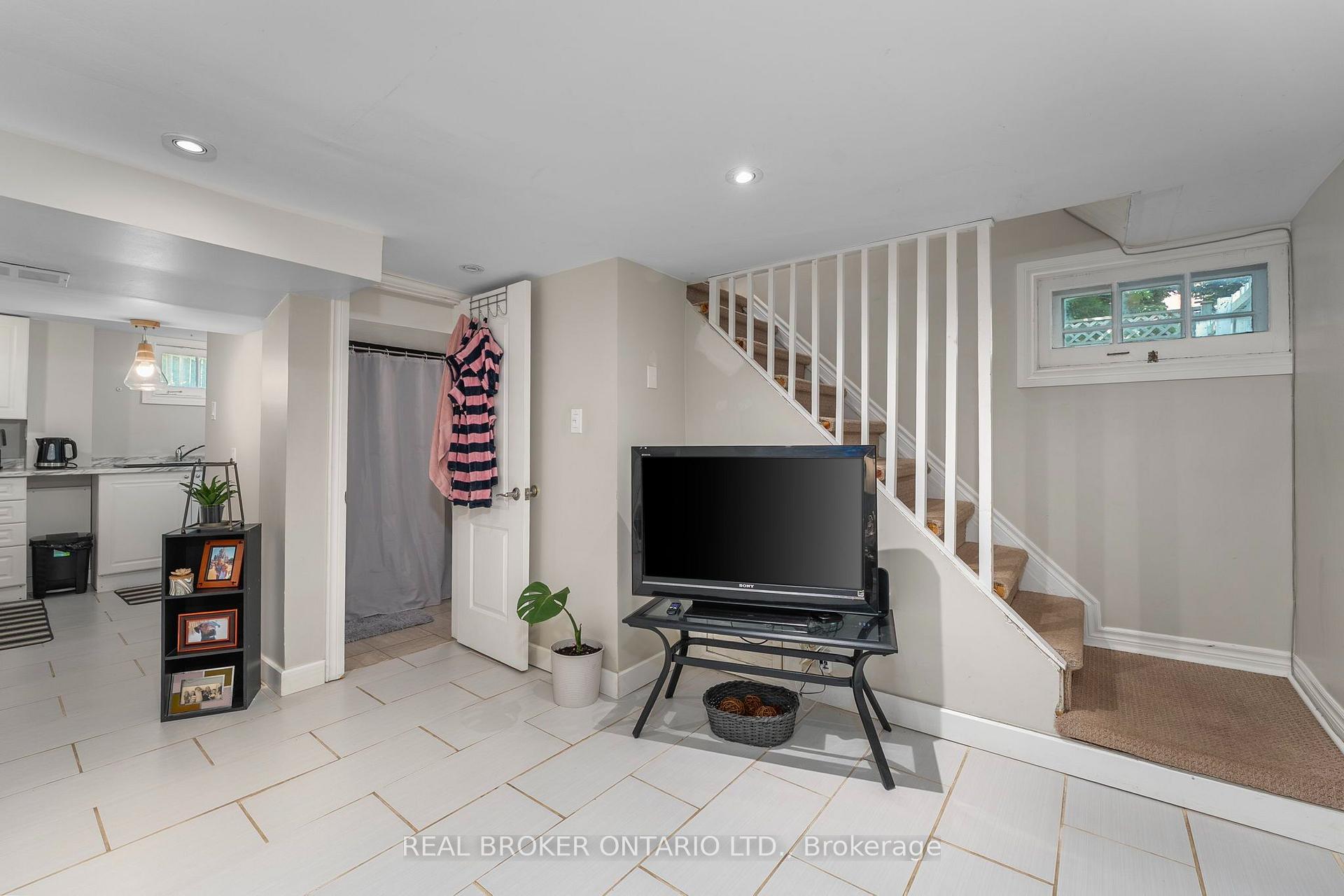 Photo 6 of Unit Bsmt, 77 Wellington Street E, Barrie, Codrington — HOMEH