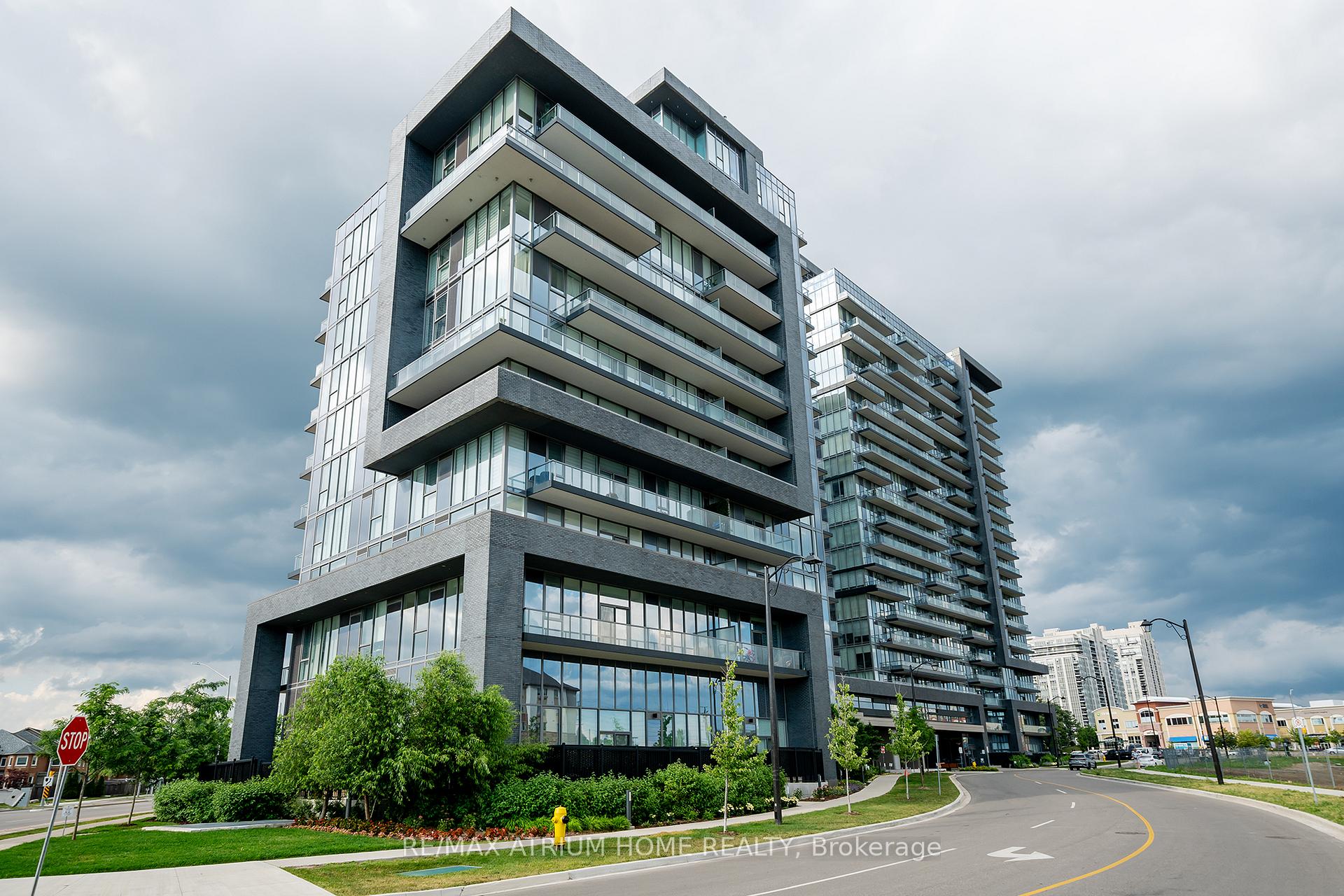 Front of Unit 1004, 10 Gatineau Drive