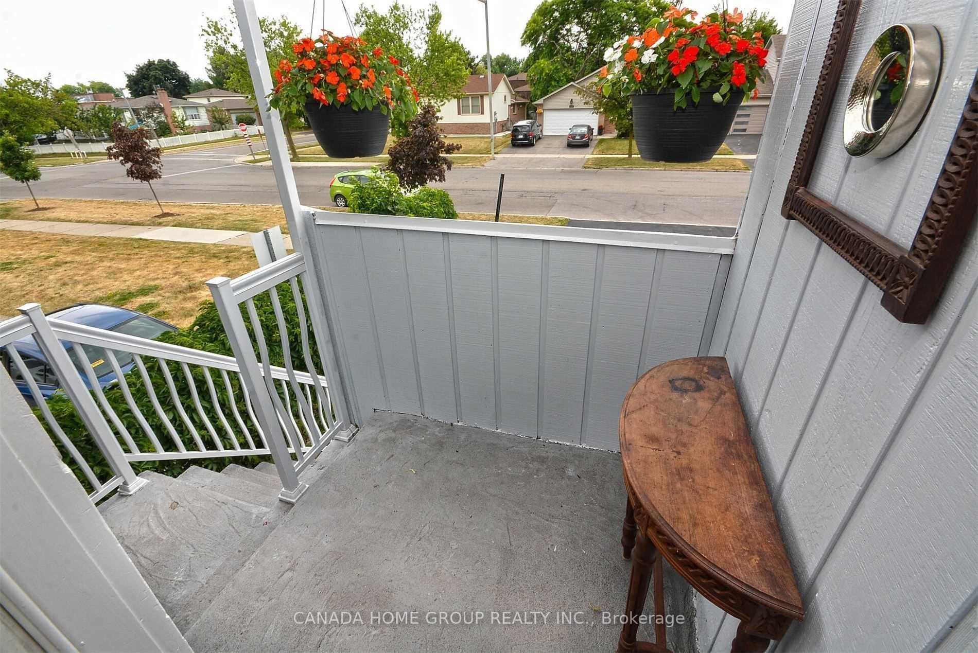 Photo 2 of Unit Upper Level, 2073 South Millway Avenue, Mississauga, Erin Mills — HOMEH