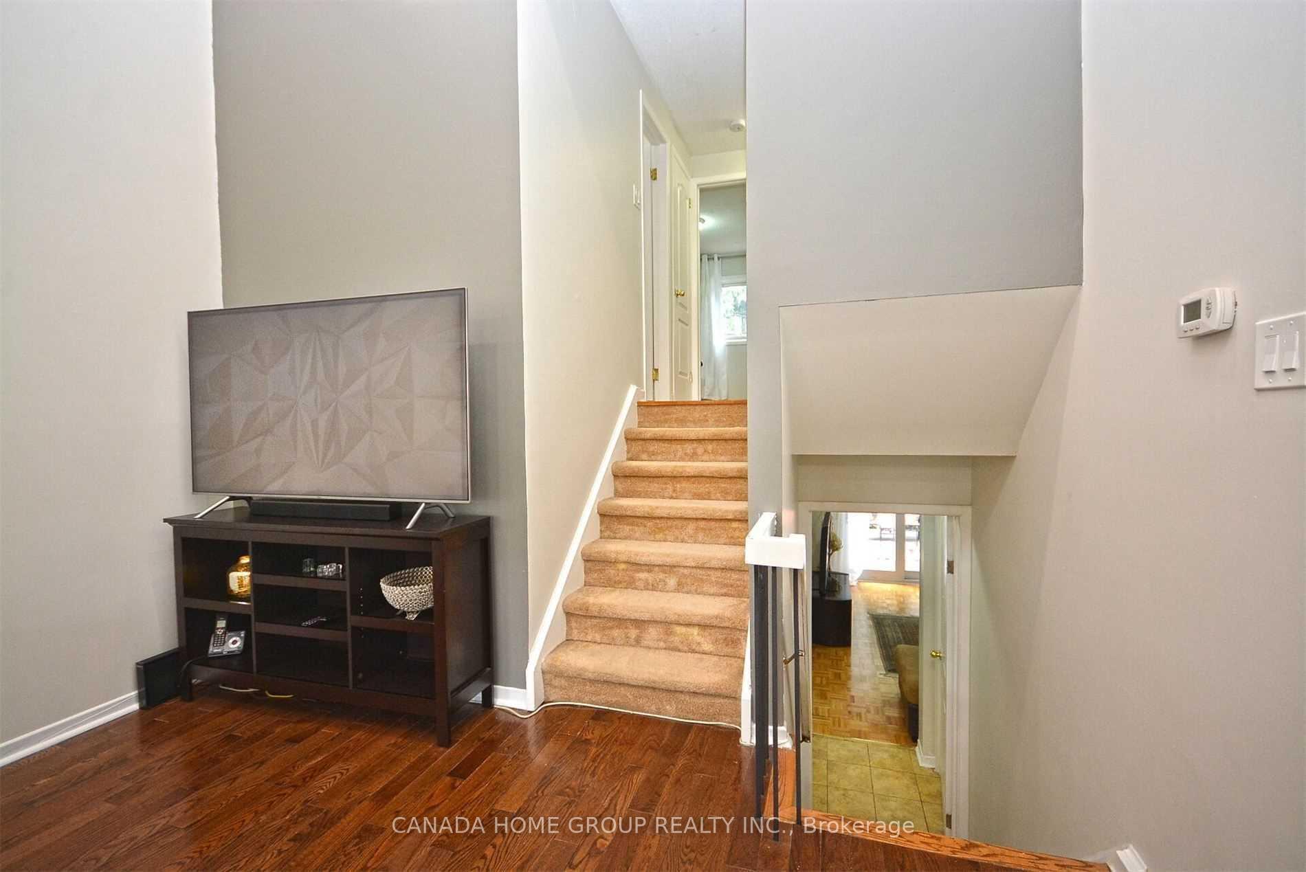 Photo 7 of Unit Upper Level, 2073 South Millway Avenue, Mississauga, Erin Mills — HOMEH