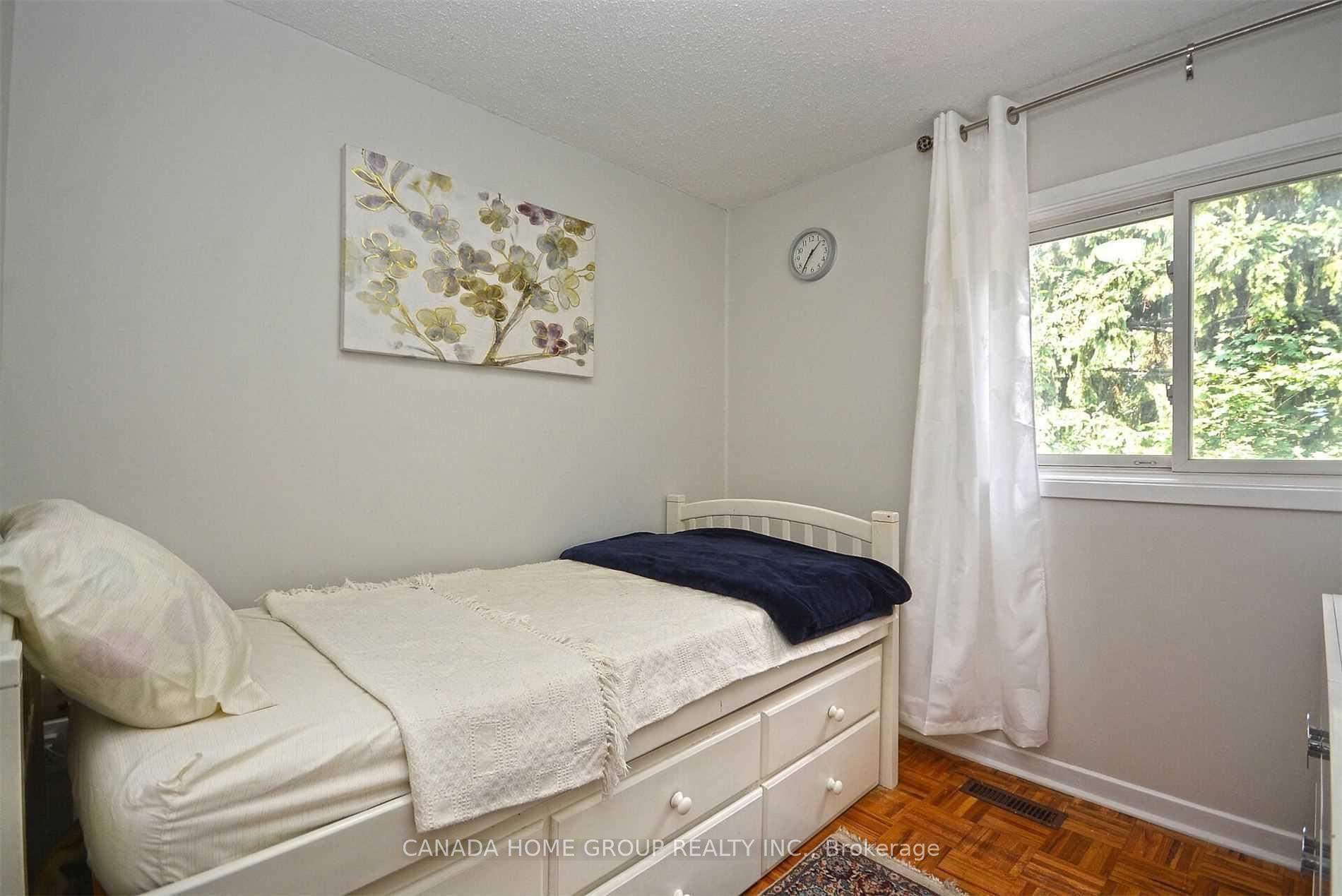 Photo 10 of Unit Upper Level, 2073 South Millway Avenue, Mississauga, Erin Mills — HOMEH