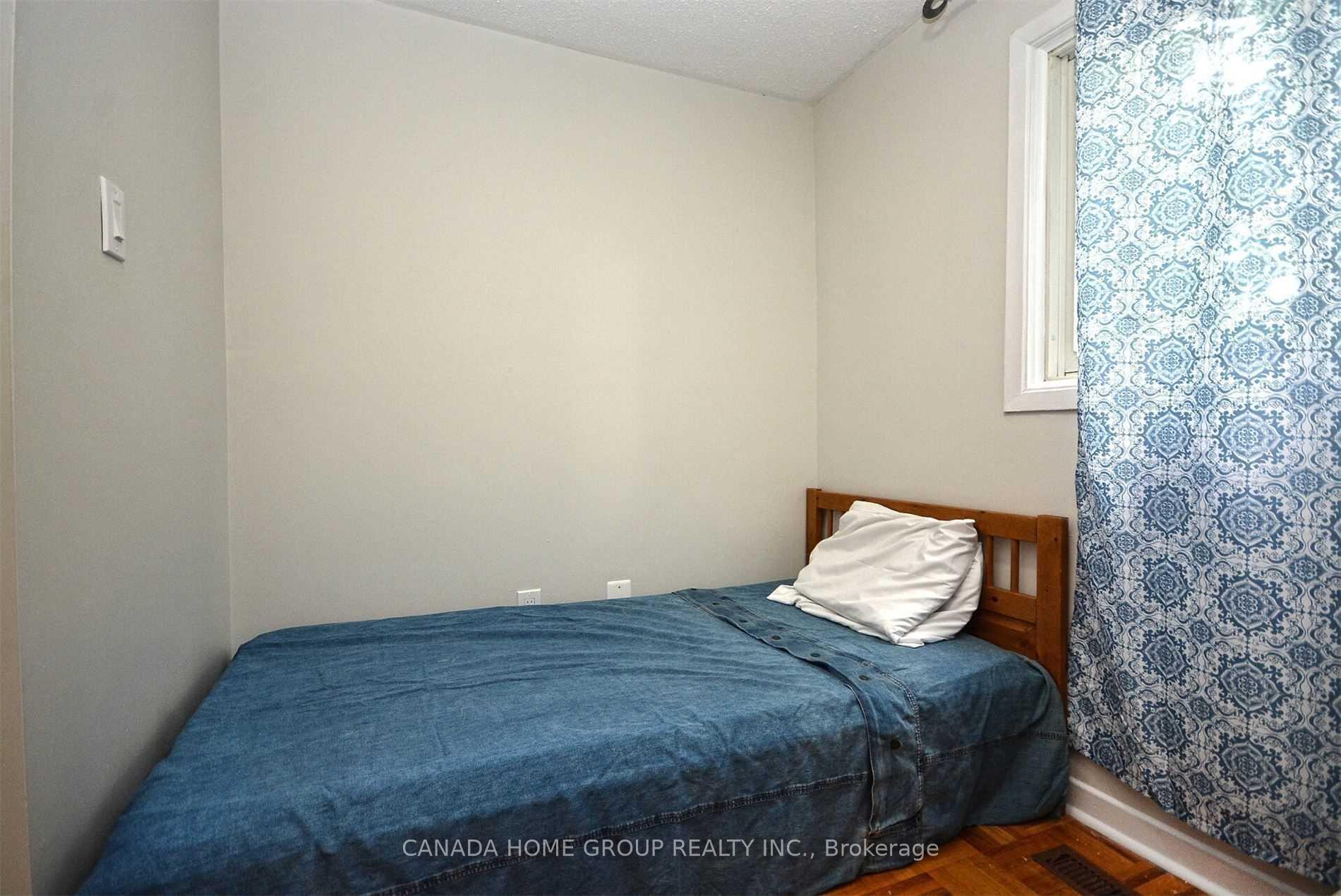 Photo 12 of Unit Upper Level, 2073 South Millway Avenue, Mississauga, Erin Mills — HOMEH