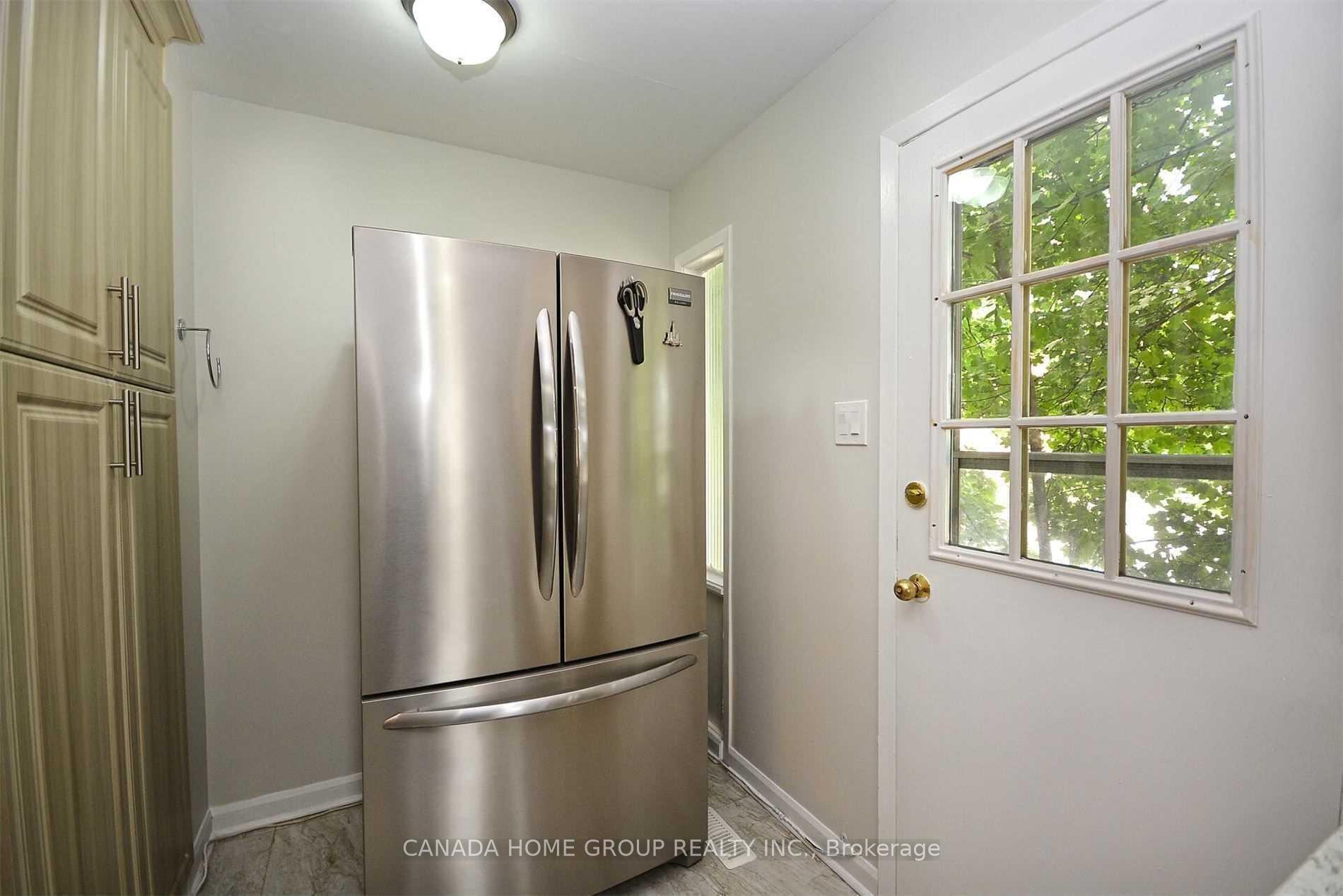 Photo 17 of Unit Upper Level, 2073 South Millway Avenue, Mississauga, Erin Mills — HOMEH