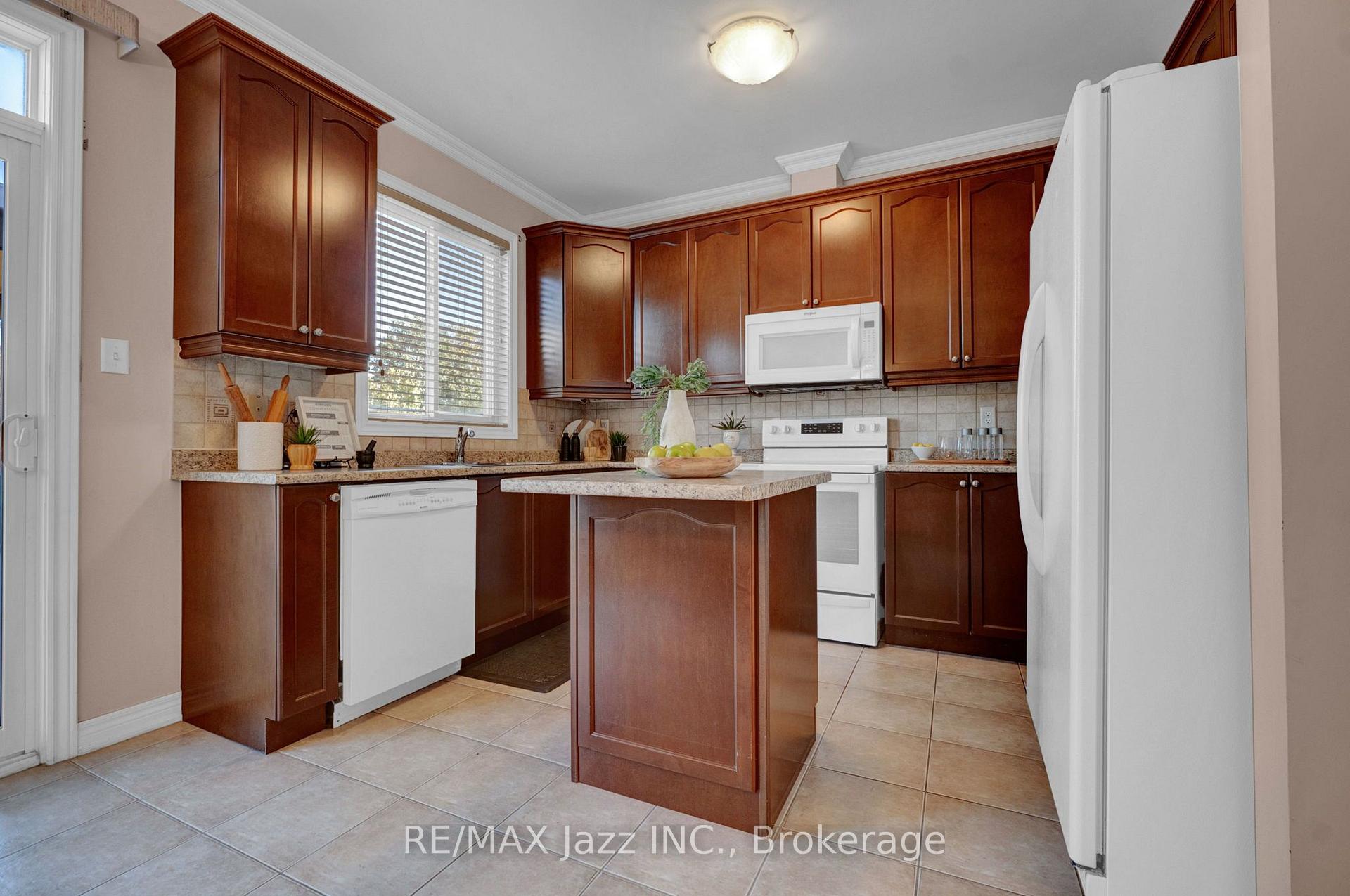 Photo 16 of 128 Nelson Street, Clarington, Bowmanville — HOMEH