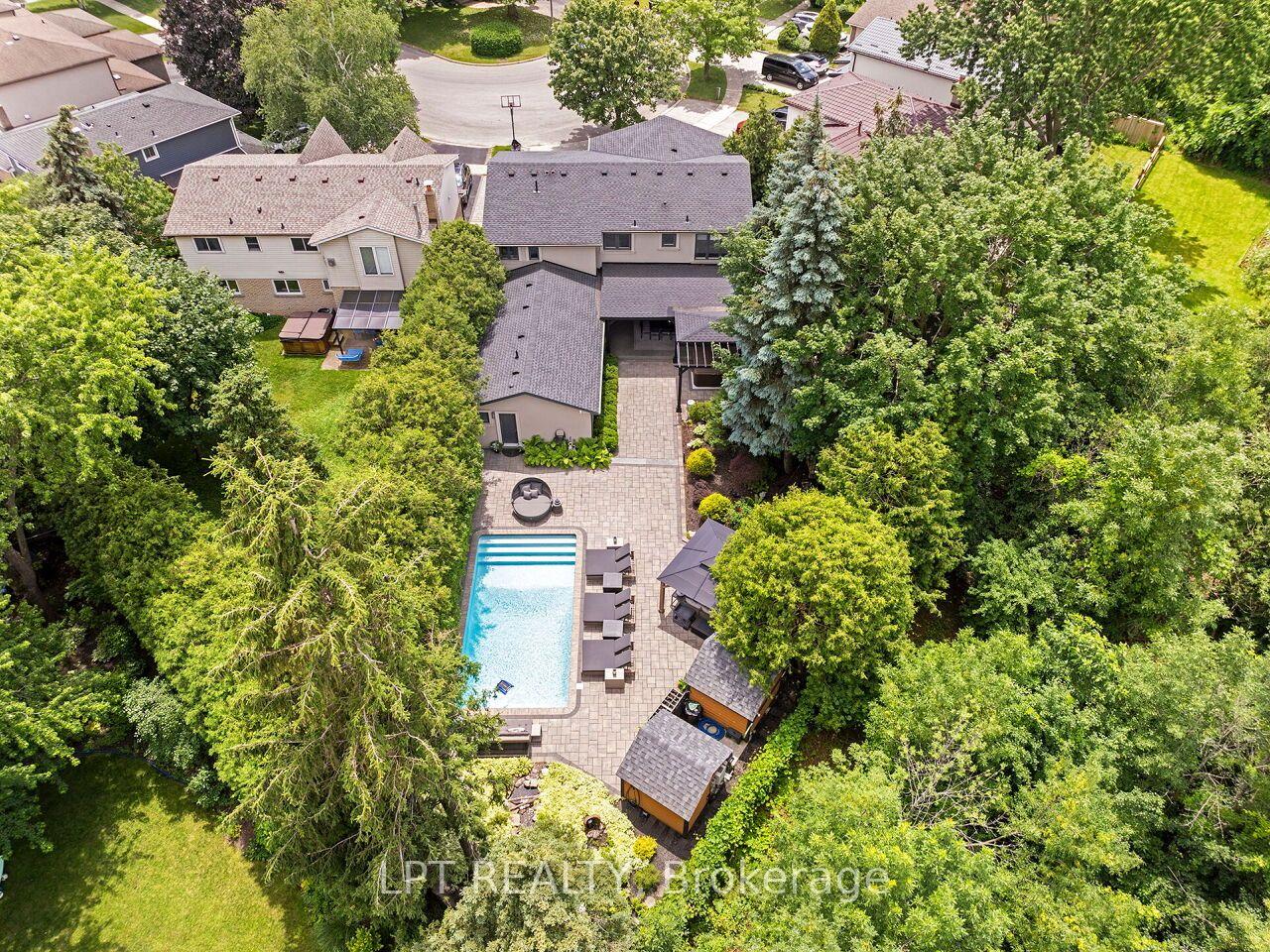 Photo 2 of 493 Tipperton Crescent, Oakville, West — HOMEH