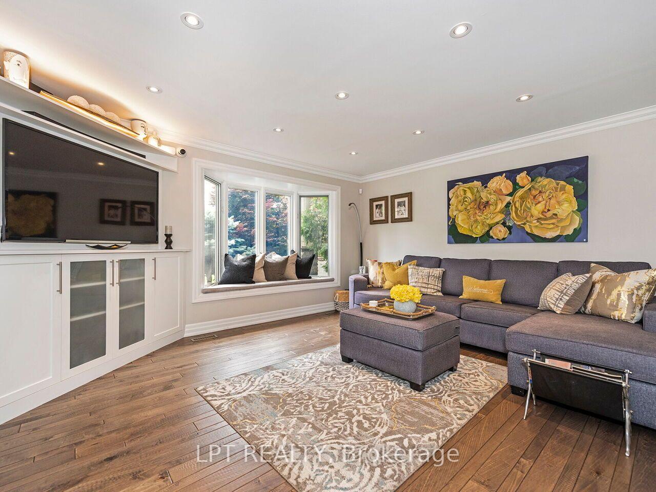 Photo 6 of 493 Tipperton Crescent, Oakville, West — HOMEH