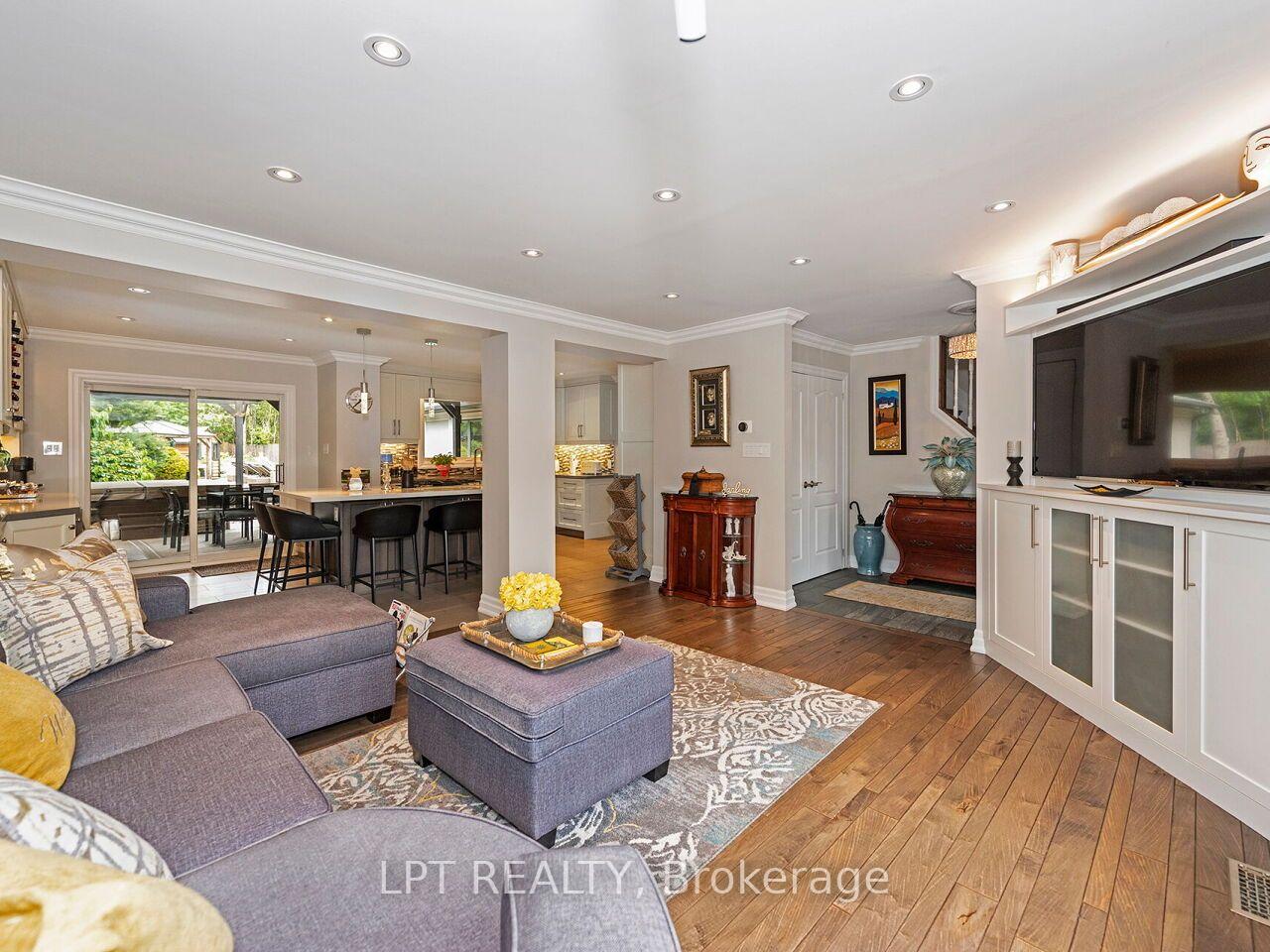 Photo 8 of 493 Tipperton Crescent, Oakville, West — HOMEH