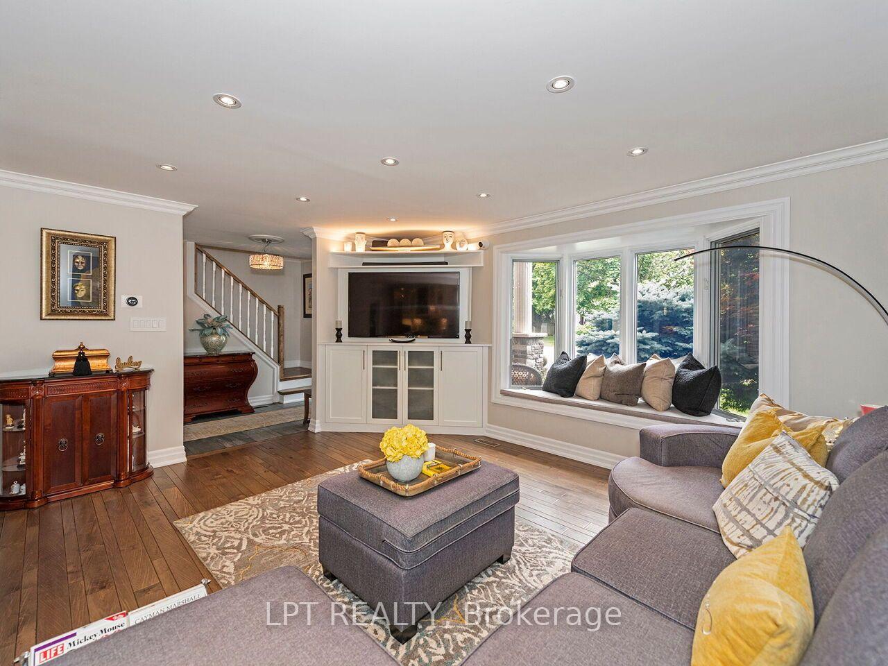 Photo 9 of 493 Tipperton Crescent, Oakville, West — HOMEH