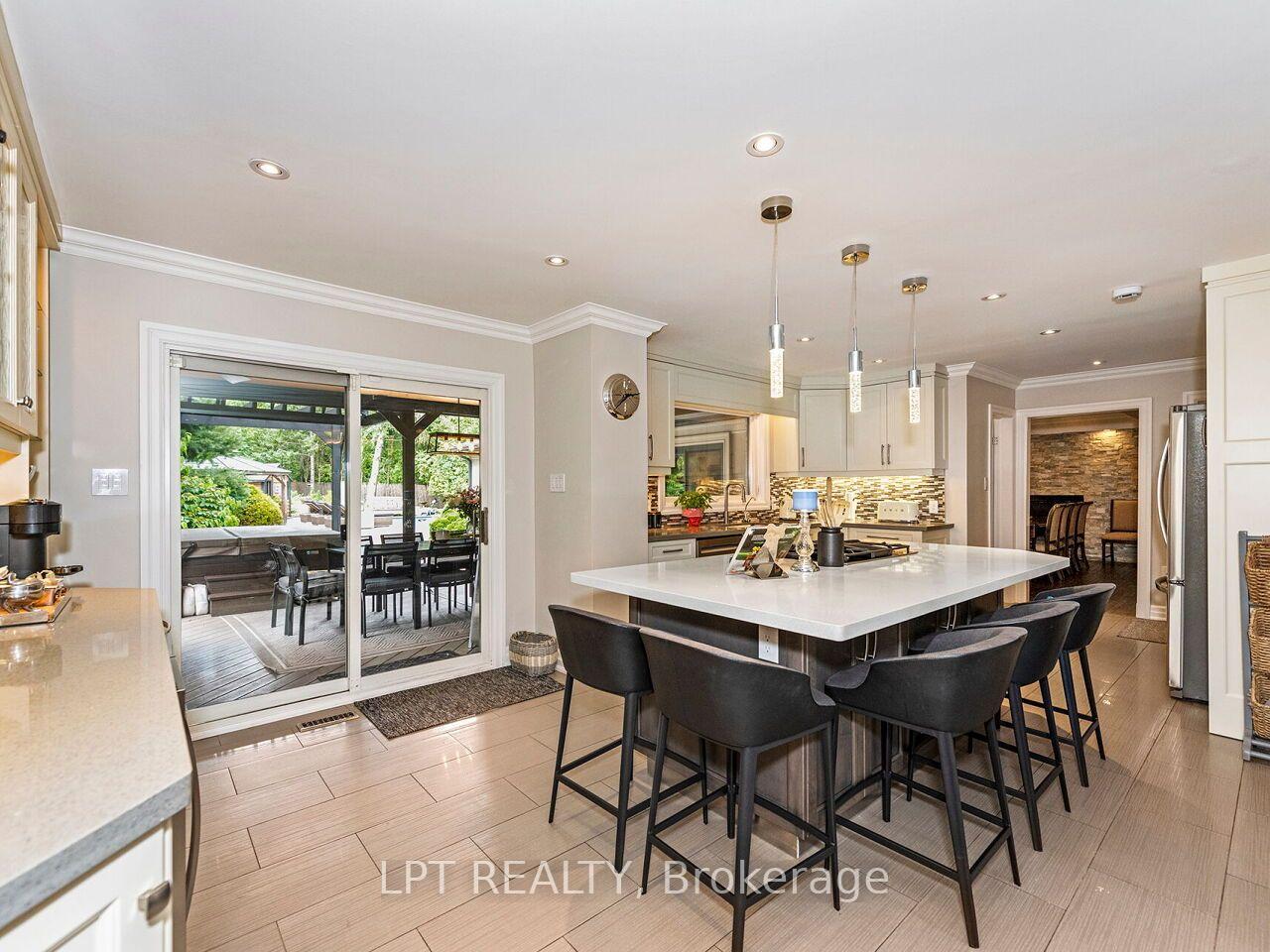 Photo 10 of 493 Tipperton Crescent, Oakville, West — HOMEH