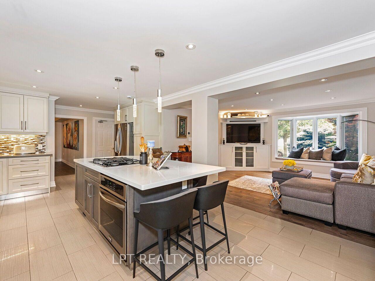 Photo 11 of 493 Tipperton Crescent, Oakville, West — HOMEH