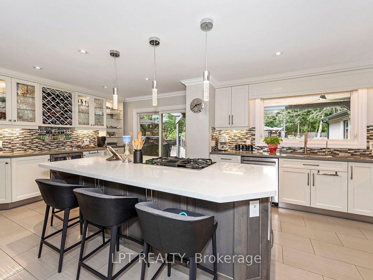 Photo 13 of 493 Tipperton Crescent, Oakville, West — HOMEH