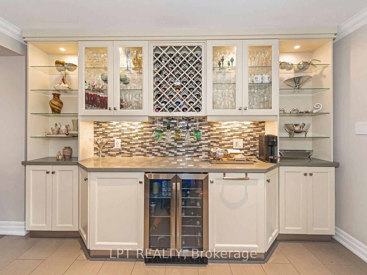 Photo 14 of 493 Tipperton Crescent, Oakville, West — HOMEH